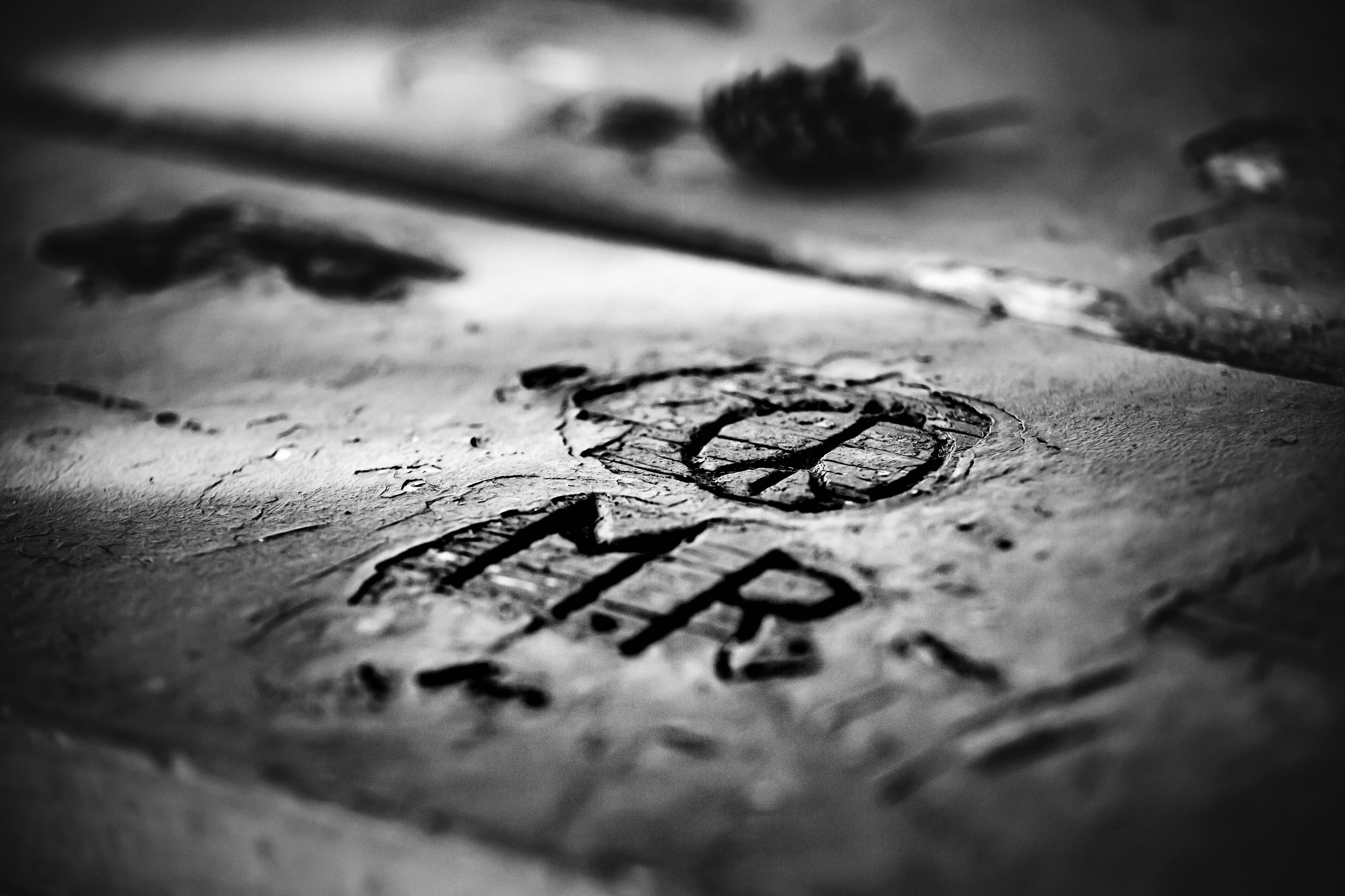 peace symbol, wooden surface, carved initials MR, 4K Desktop Wallpaper