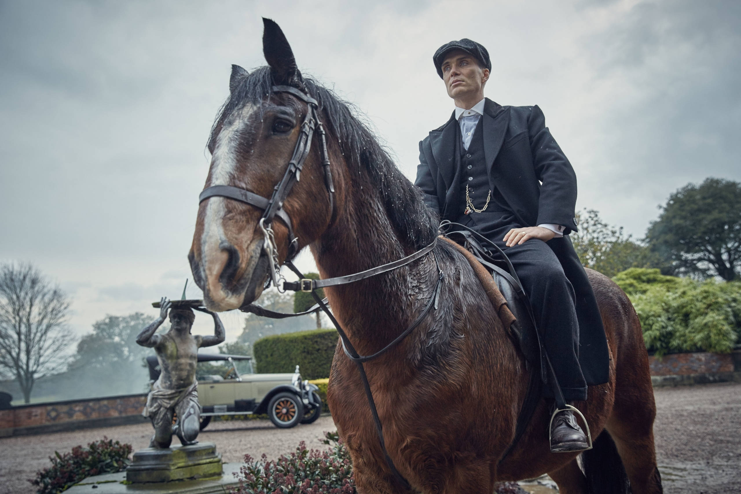 Peaky Blinders, dark suit, cap, 2K Desktop Wallpaper