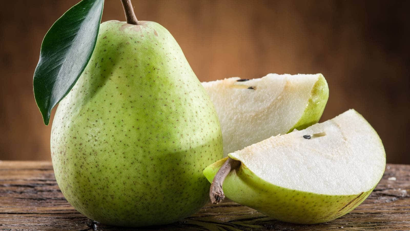 pear fruit, two slices, fresh green pear, HD Desktop Wallpaper