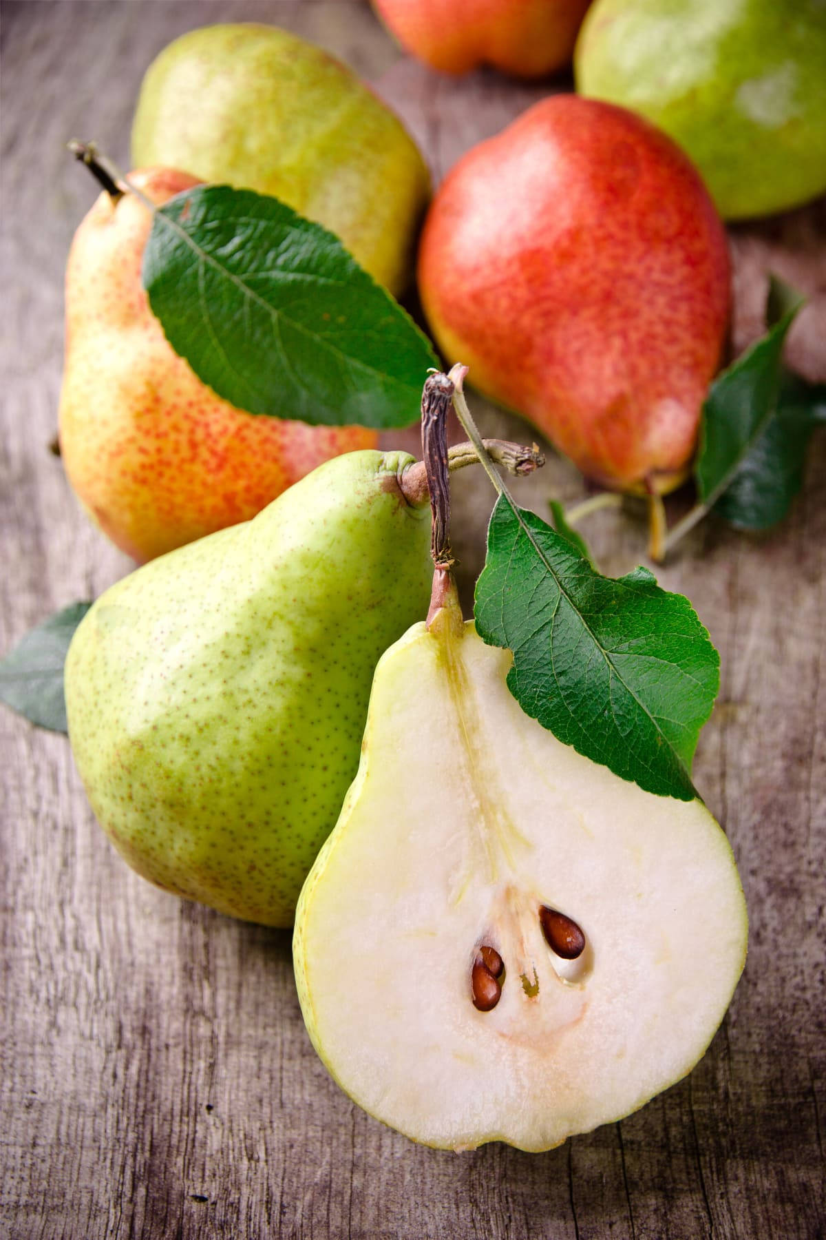 pears, green skin, red skin, HD Phone Wallpaper