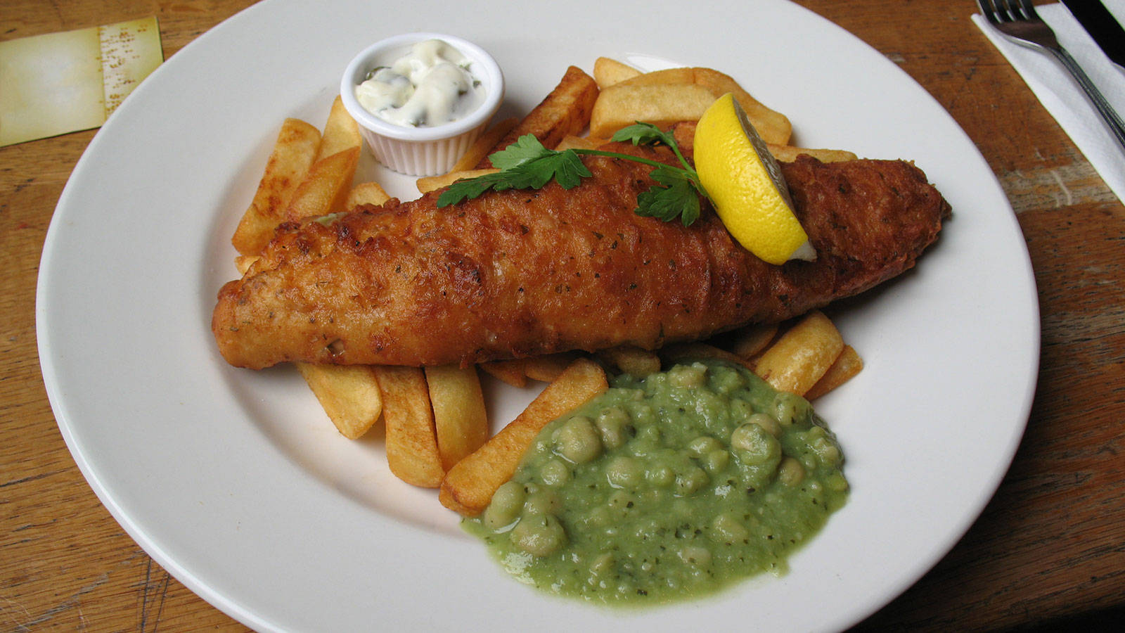 UK Fish And Chips, mushy peas, tartar sauce, HD Desktop Wallpaper