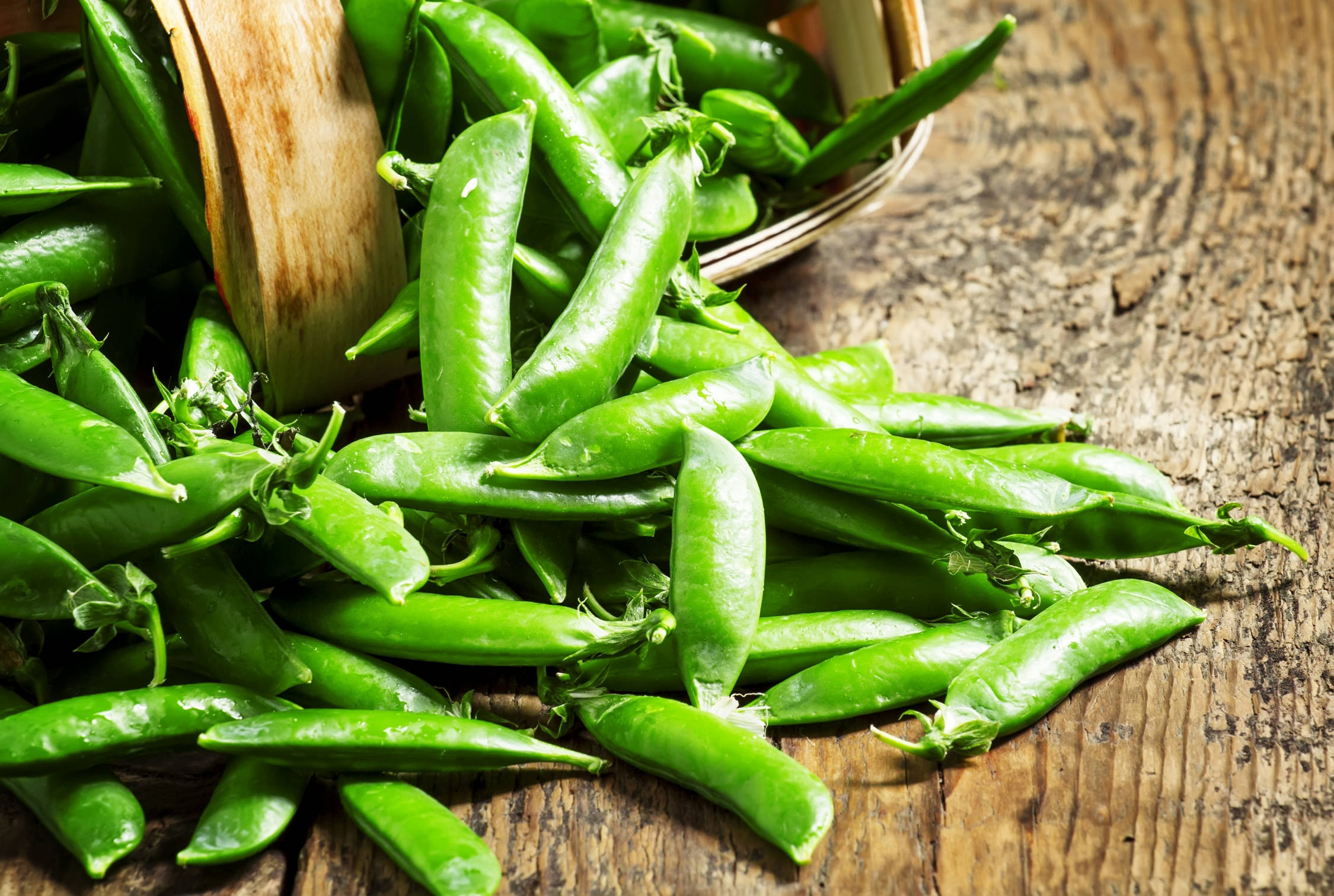 closed vegetable green peas pod, fresh vibrant green, wooden basket, Full HD Desktop Wallpaper