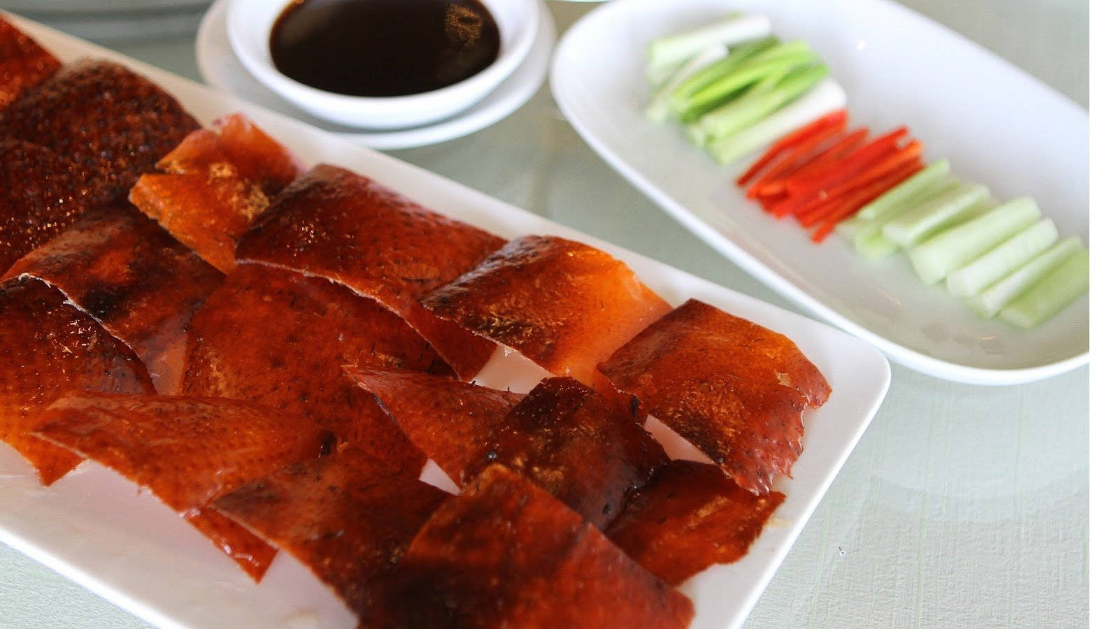 crispy roasted peking duck skin, white platter, sliced cucumbers, HD Desktop Wallpaper