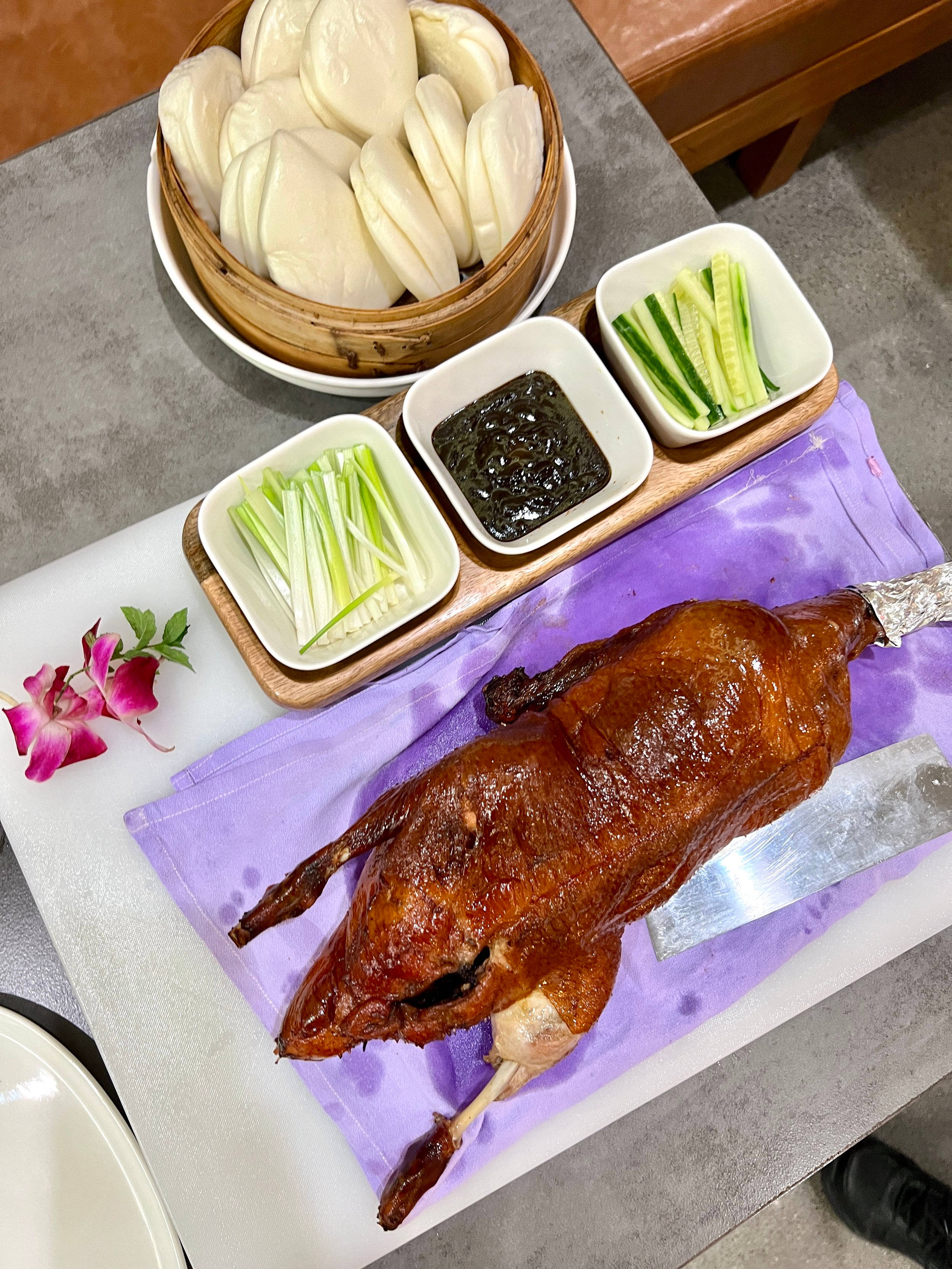 Peking Duck, glossy skin, purple cloth, 2K Phone Wallpaper
