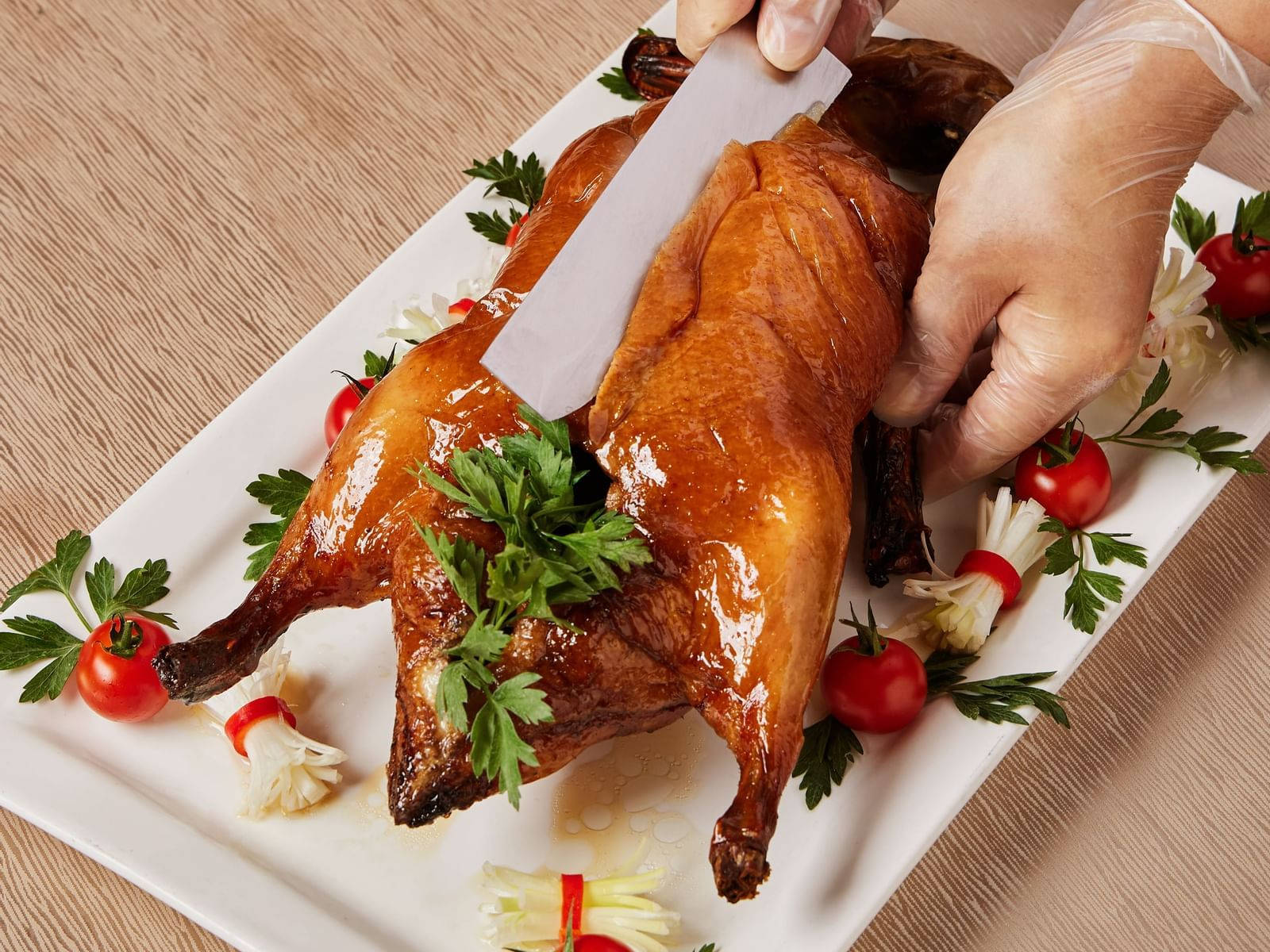 Peking Duck, glossy roasted duck, white platter, HD Desktop Wallpaper