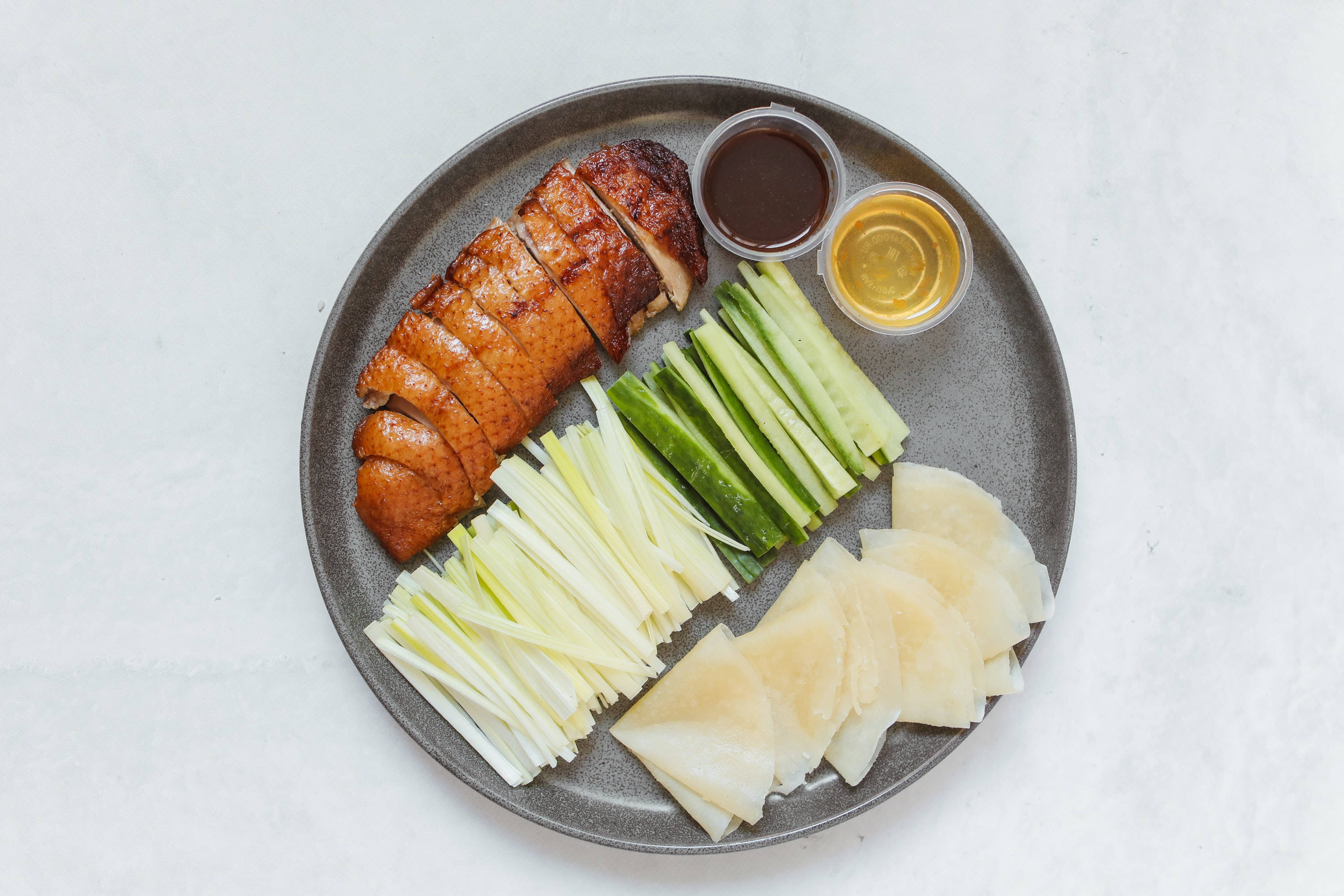 Peking Duck, grey plate, sliced roasted duck, 2K Desktop Wallpaper