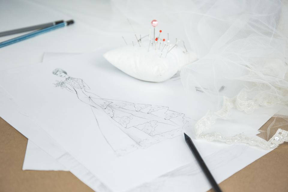 fashion designer, wedding dress sketch, fabric pencils, SD Desktop Wallpaper