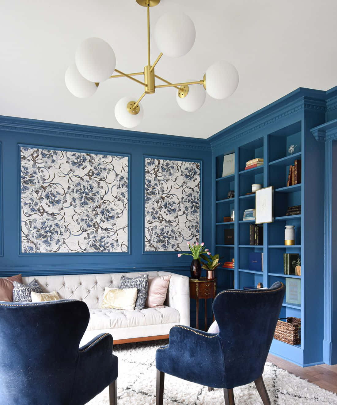 modern gold chandelier, deep blue walls, velvet chairs, HD Phone Wallpaper