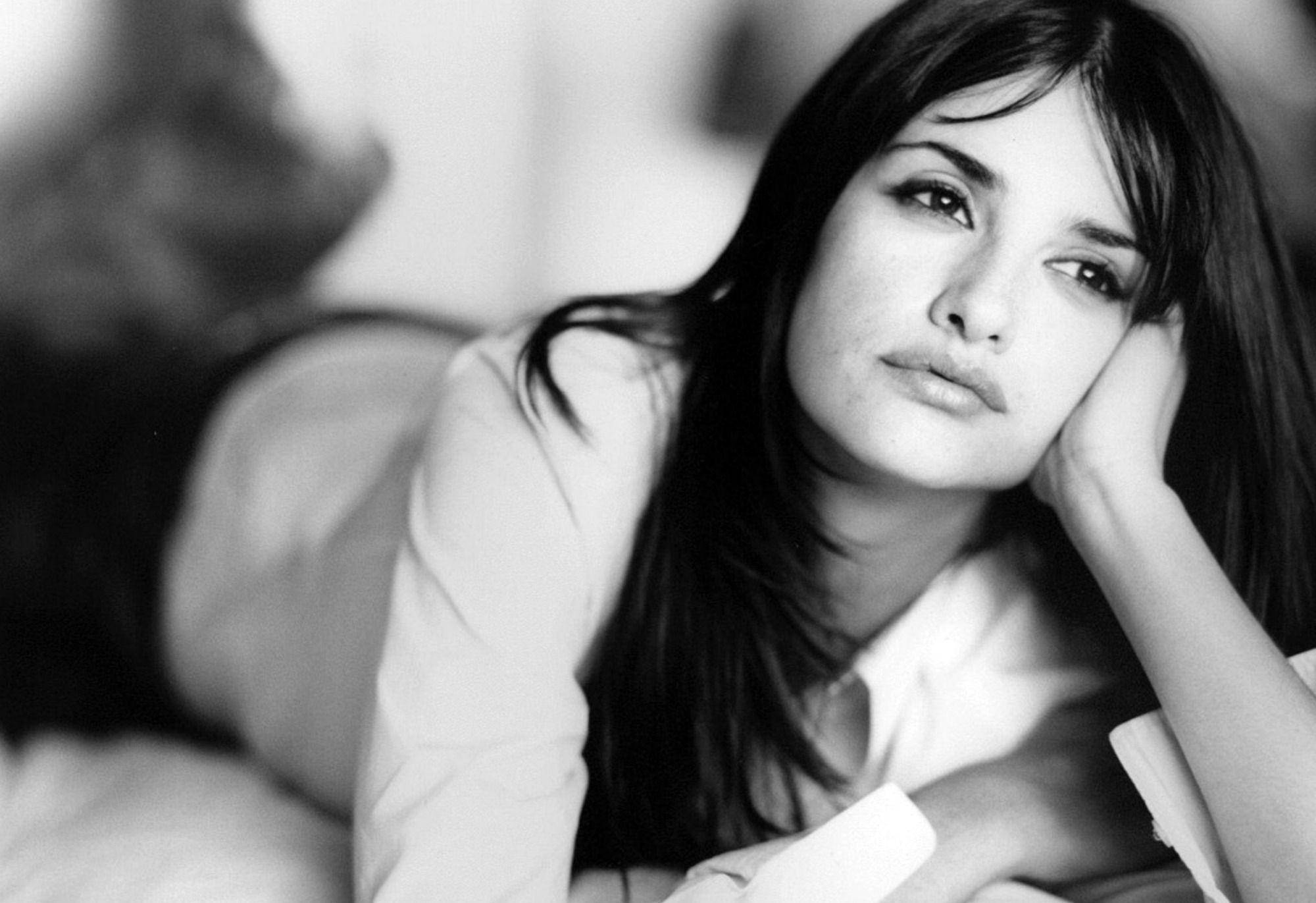 Penelope Cruz, dark hair, soft black and white portrait, Full HD Desktop Wallpaper