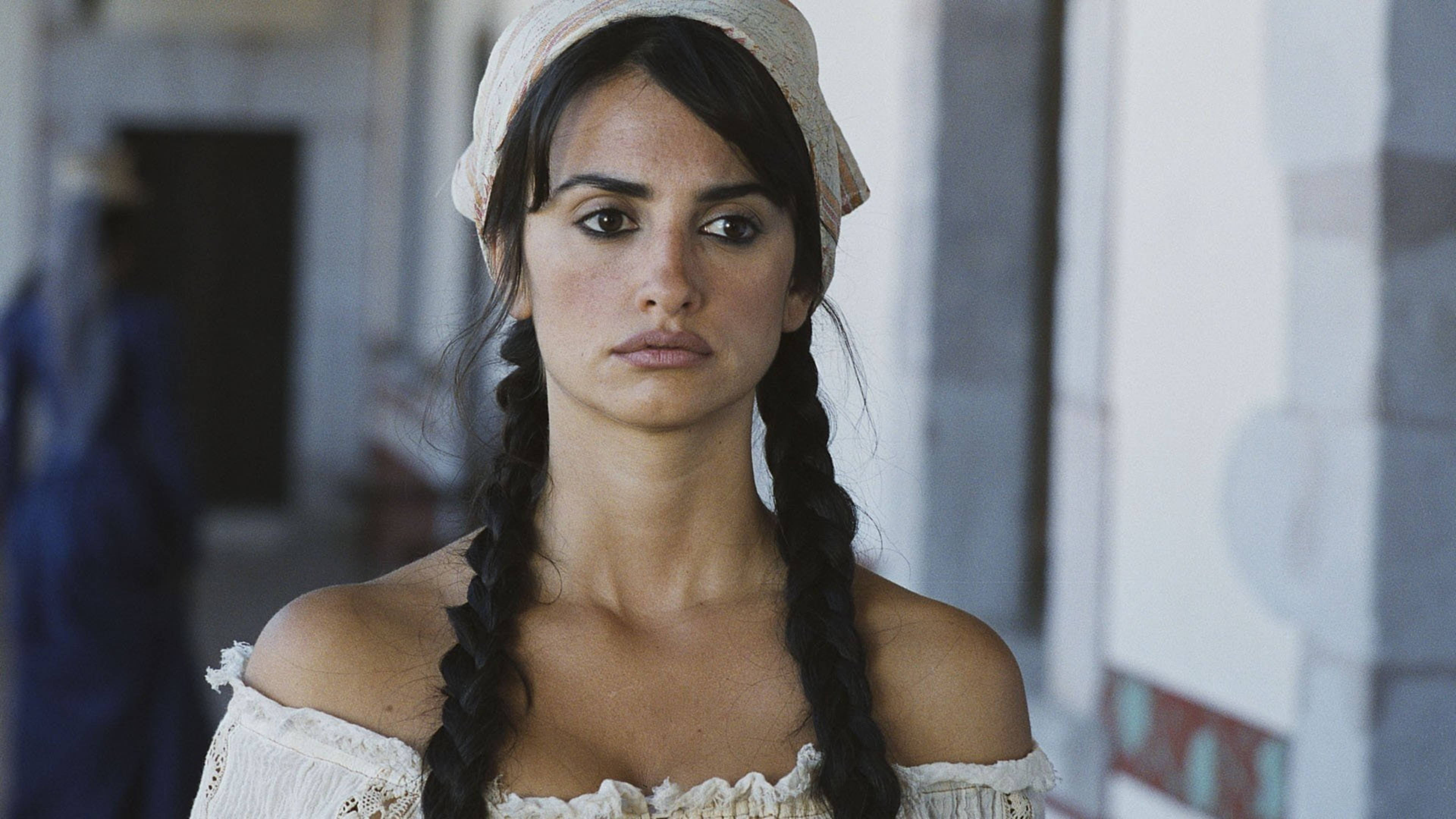 Cottagecore Aesthetic, Penelope Cruz, sunlit courtyard, 4K Desktop Wallpaper