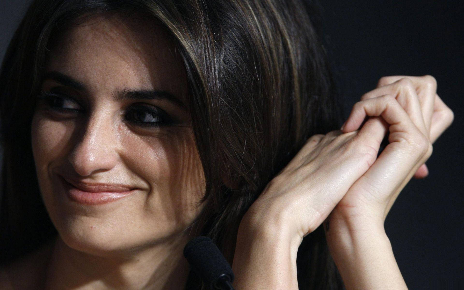 Penelope Cruz, dark hair, soft smile, Full HD Desktop Wallpaper