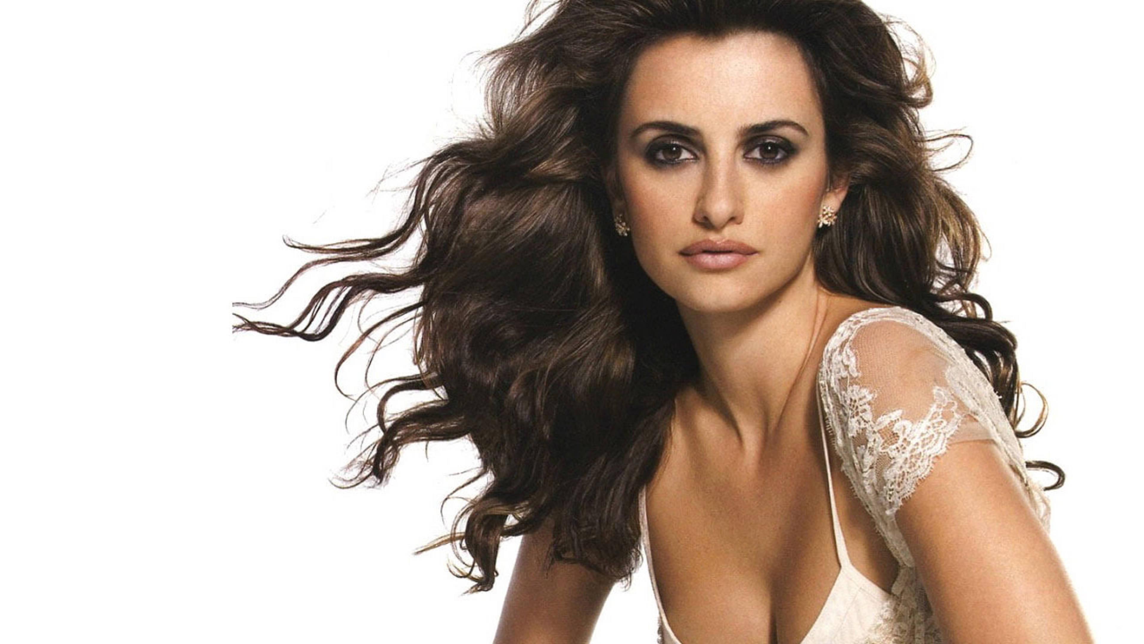 Penelope Cruz, dark hair, intense gaze, 4K Desktop Wallpaper