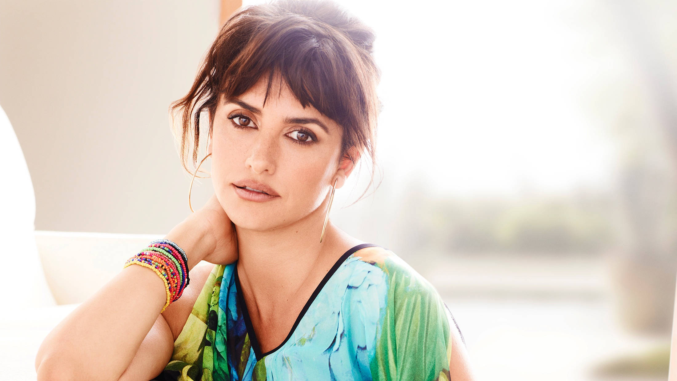 Penelope Cruz, tousled brown hair, colorful bracelets, Full HD Desktop Wallpaper