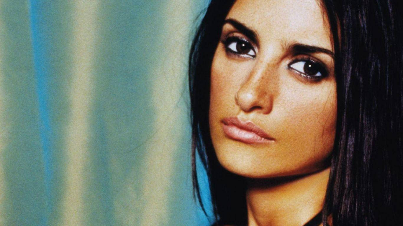 Penelope Cruz, dark hair, intense gaze, HD Desktop Wallpaper