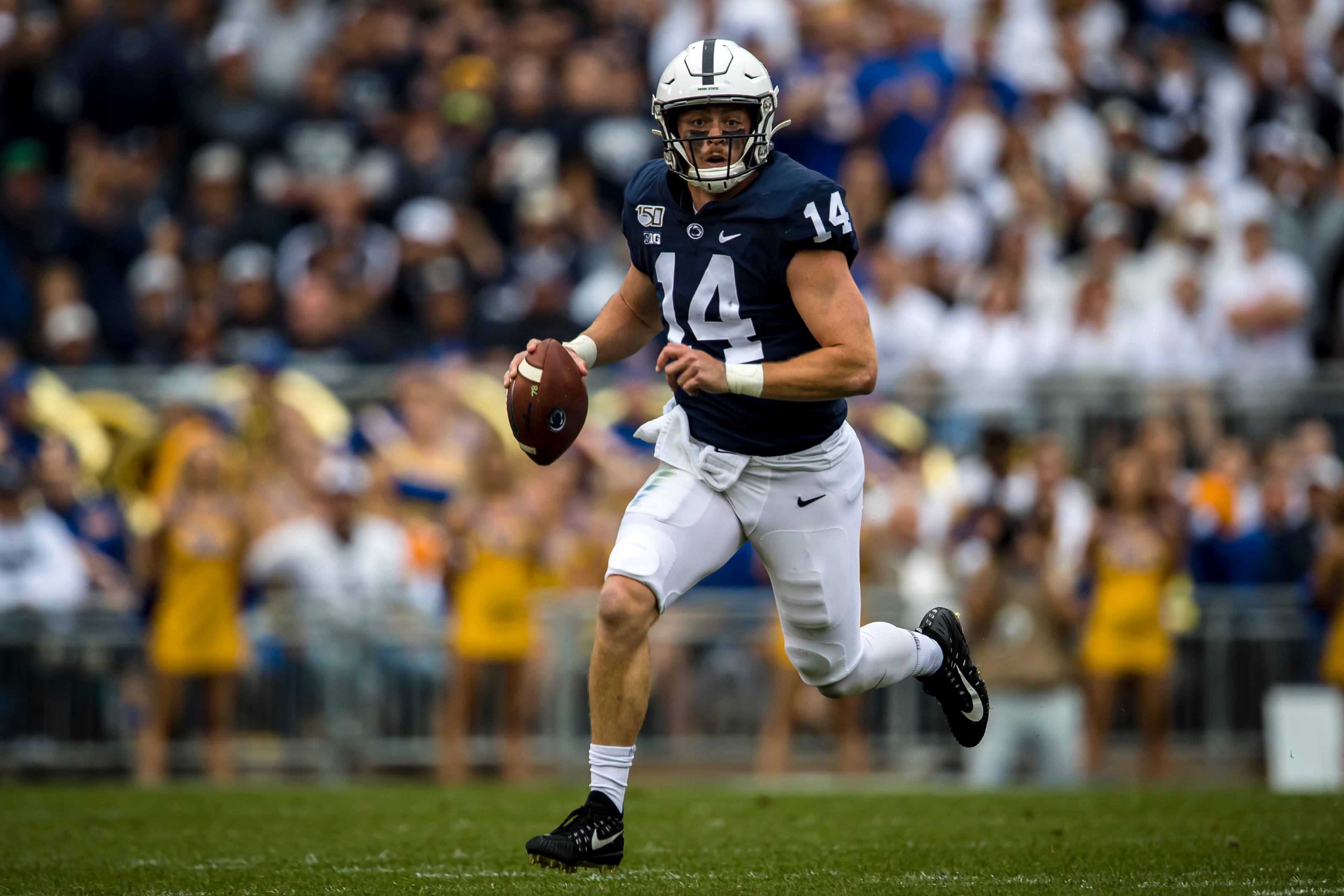 Penn State, navy and white uniform, football quarterback, 2K Desktop Wallpaper