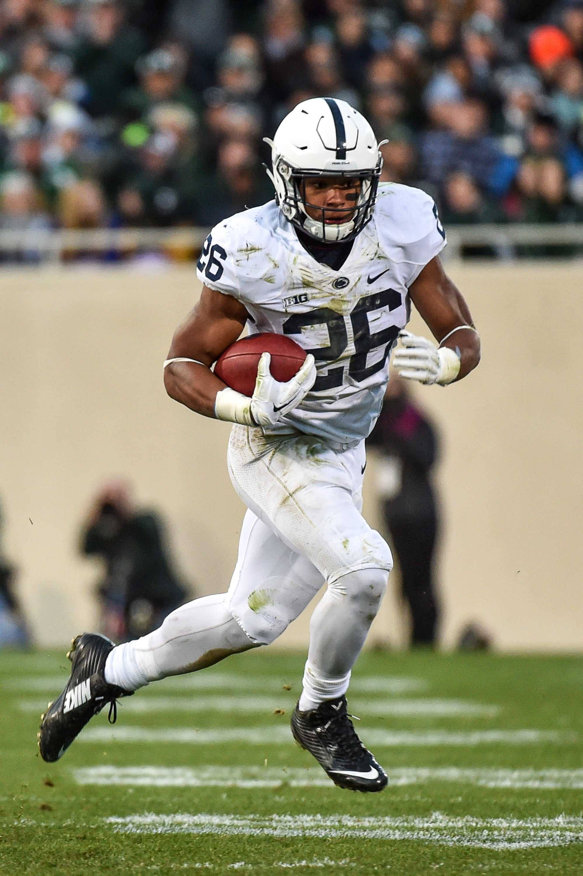 Penn State, white uniform, green field, 2K Phone Wallpaper