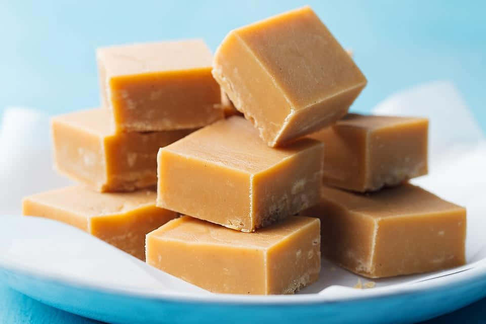 Penuche Fudge, golden-brown caramel squares, bright blue plate, SD Desktop Wallpaper
