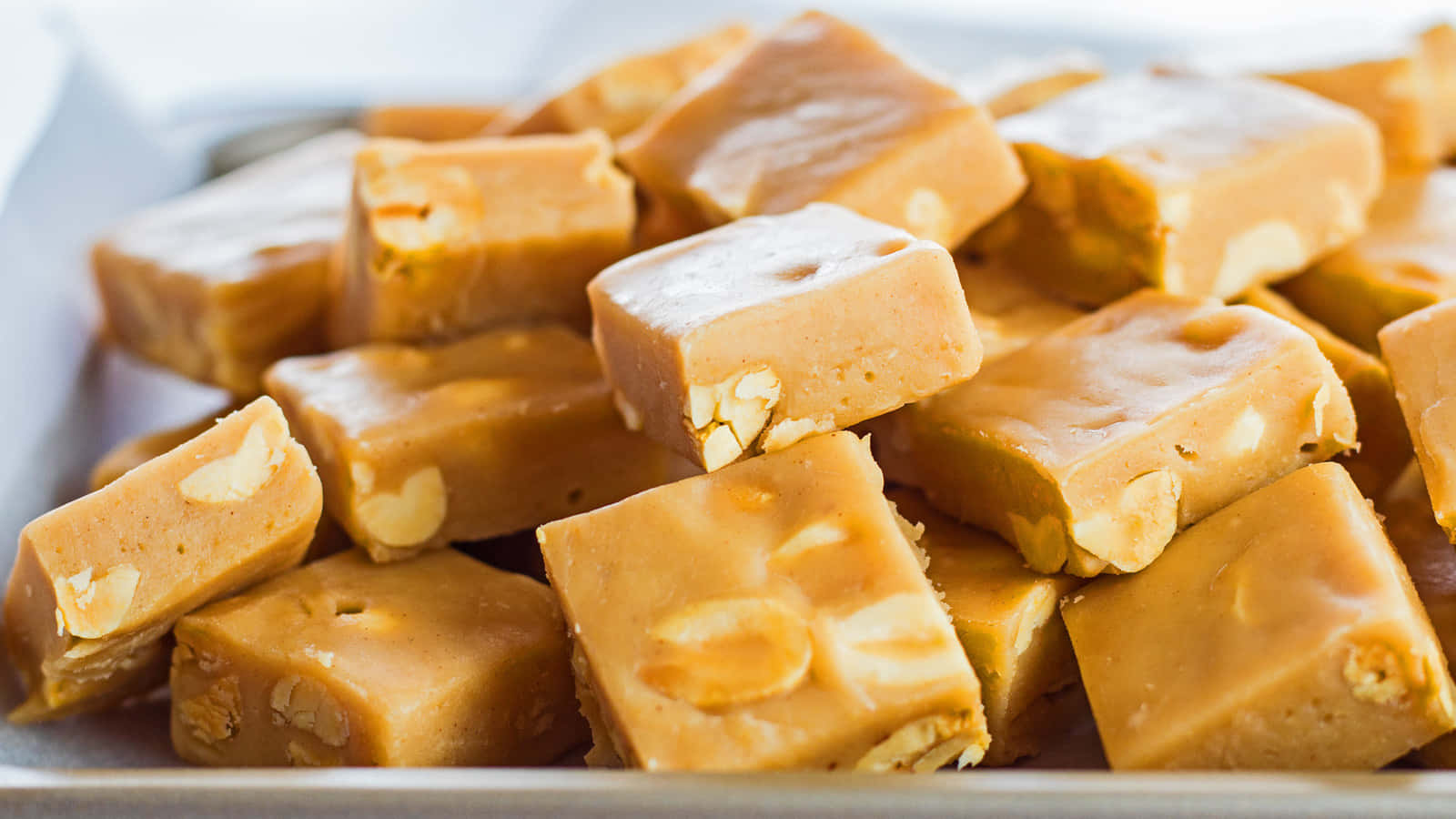 Penuche Fudge, glossy golden peanut butter fudge, chopped peanuts, HD Desktop Wallpaper