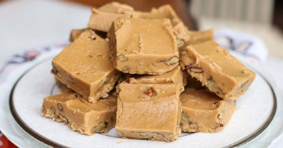Penuche Fudge, peanut butter fudge squares, pecans, SD Desktop Wallpaper