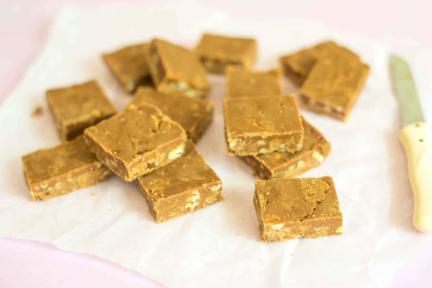 Penuche Fudge, golden peanut butter fudge, visible nuts, HD Desktop Wallpaper