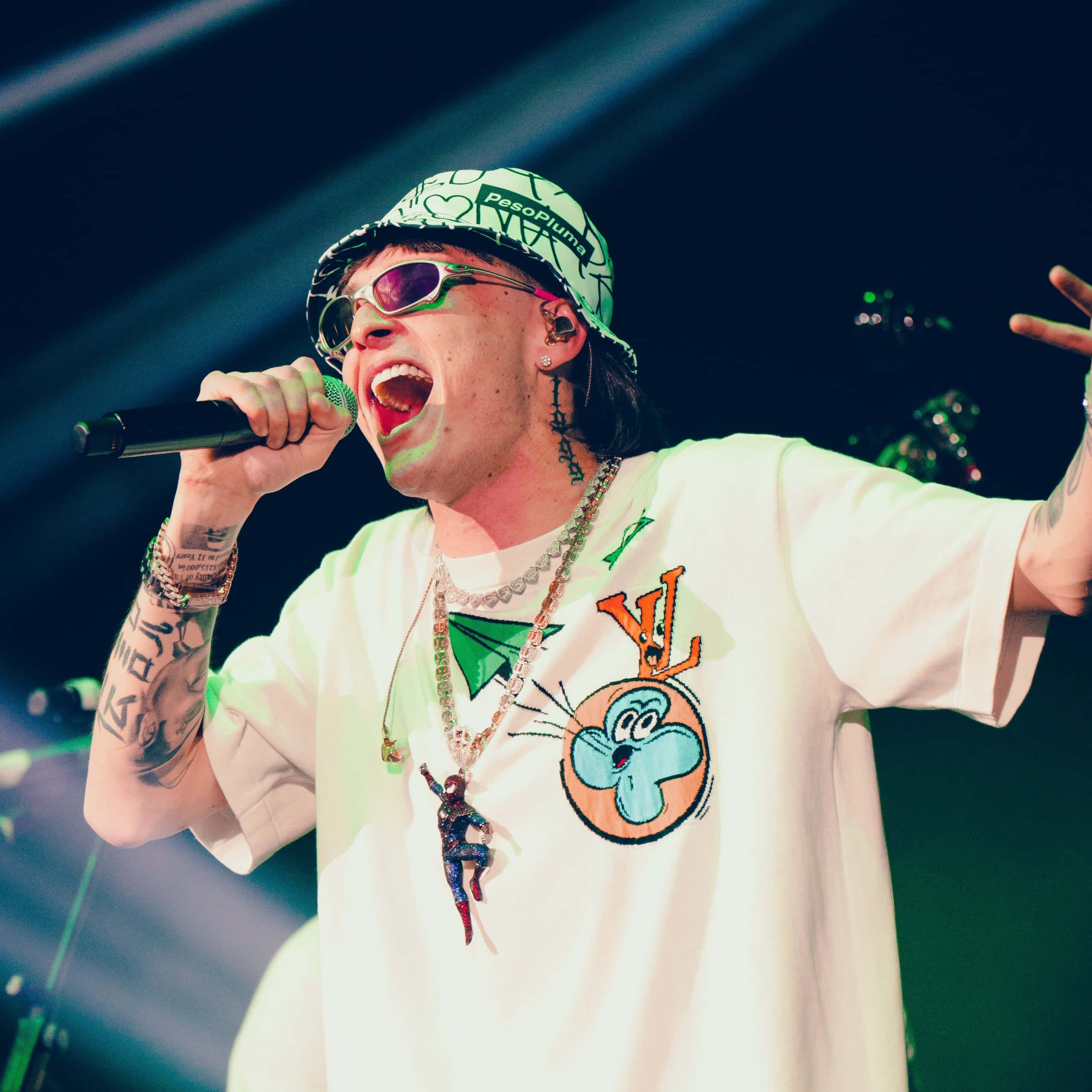 Peso Pluma, green cap, sunglasses, 2K Desktop Wallpaper