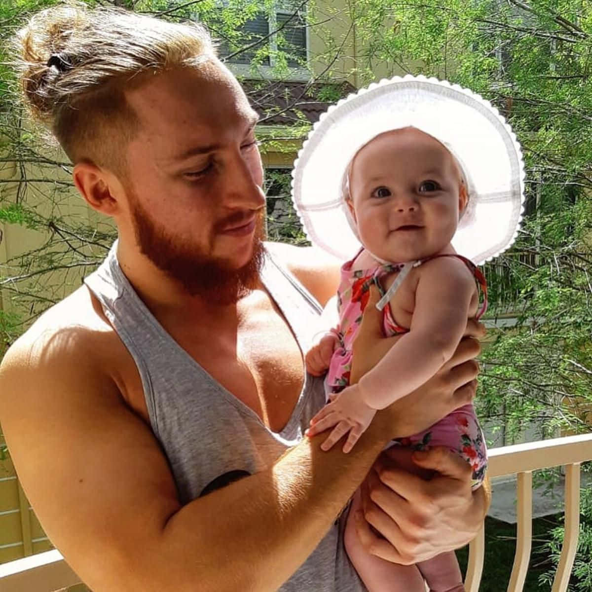 Pete Dunne, baby girl, floral romper, SD Desktop Wallpaper