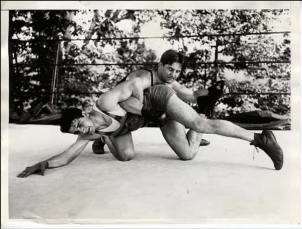 Pete Latzo, training with his coach, vintage black and white photo, SD Desktop Wallpaper