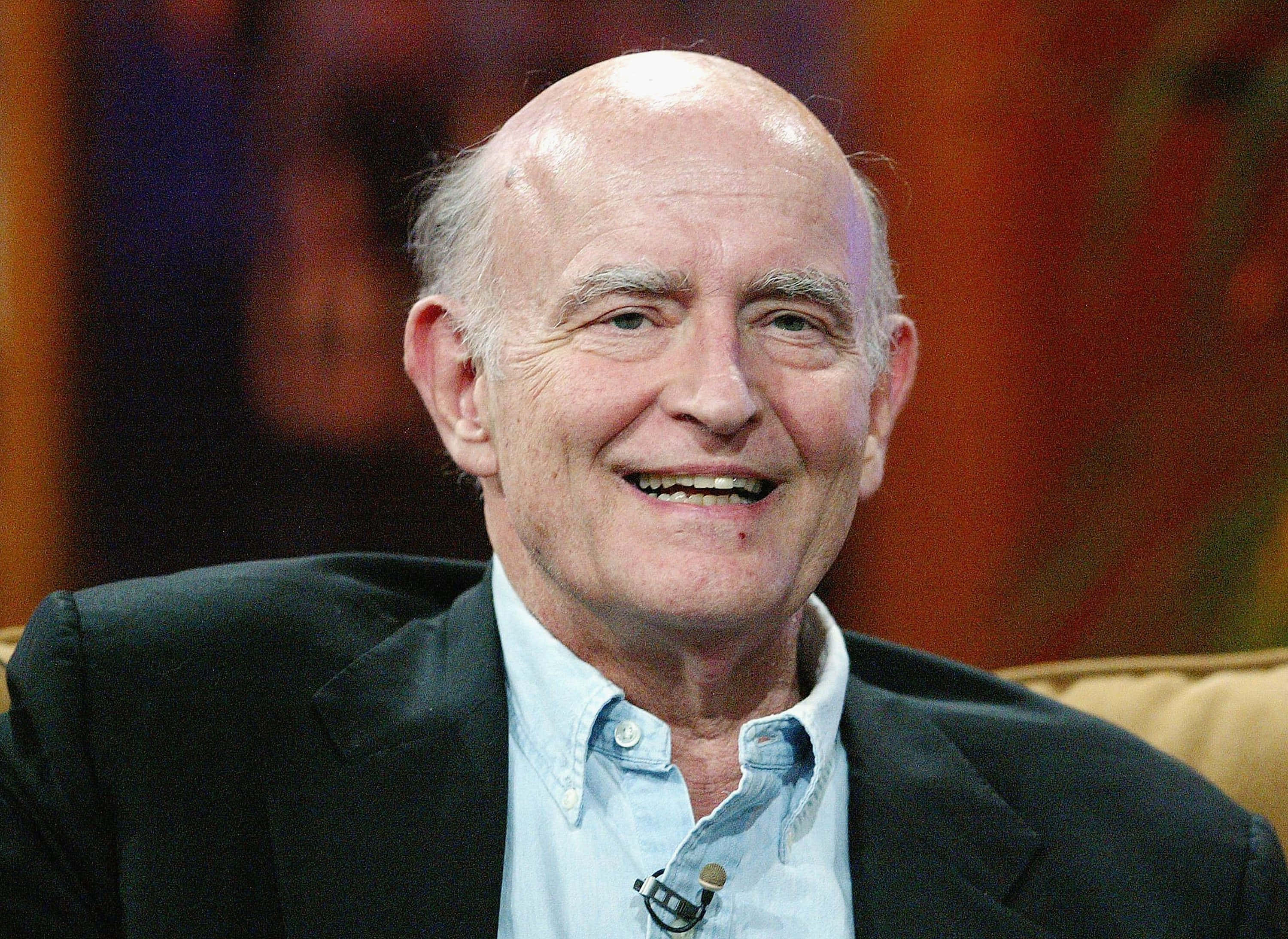 Peter Boyle, black blazer, light blue shirt, 2K Desktop Wallpaper