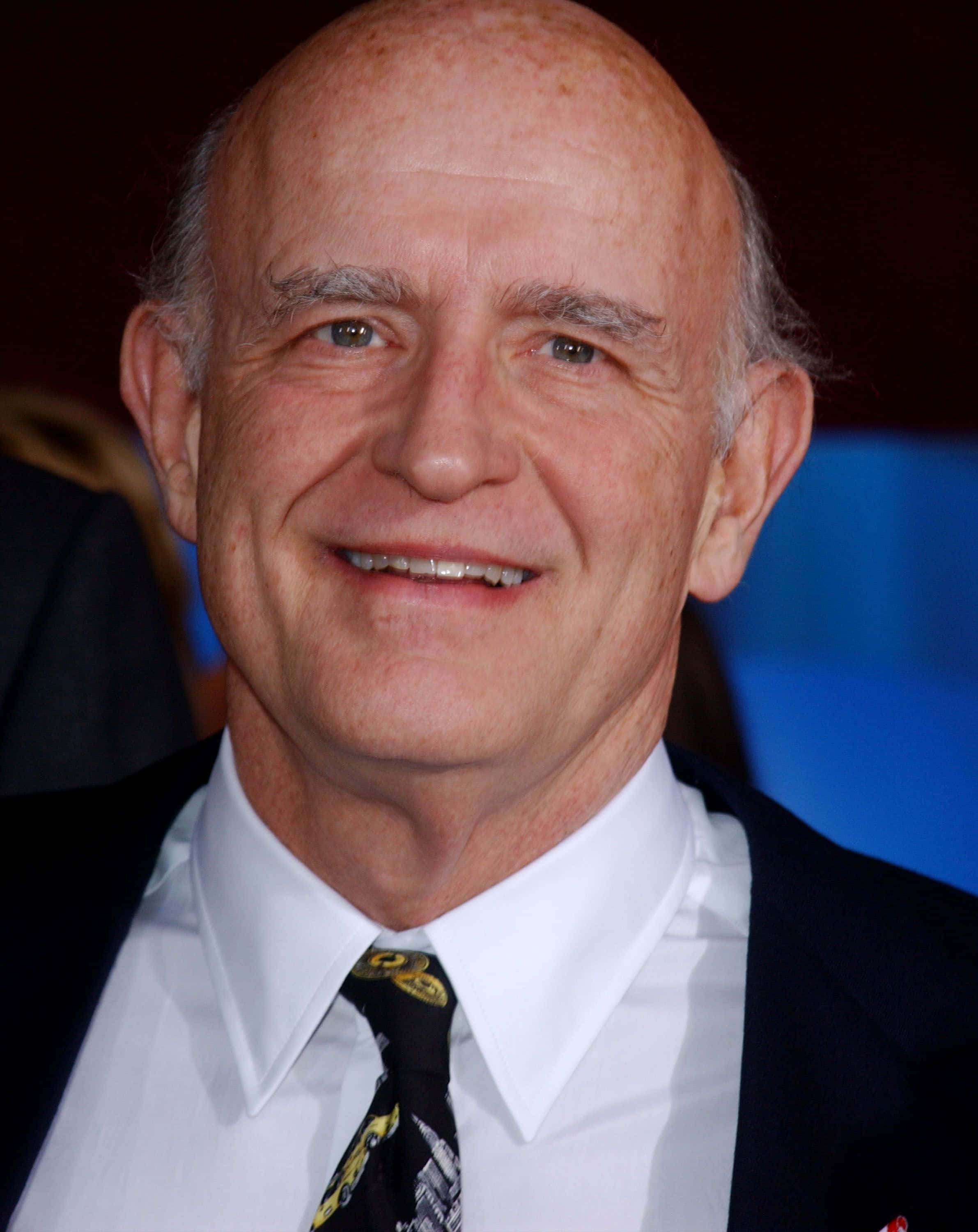 Peter Boyle, balding man, dark suit, 2K Phone Wallpaper