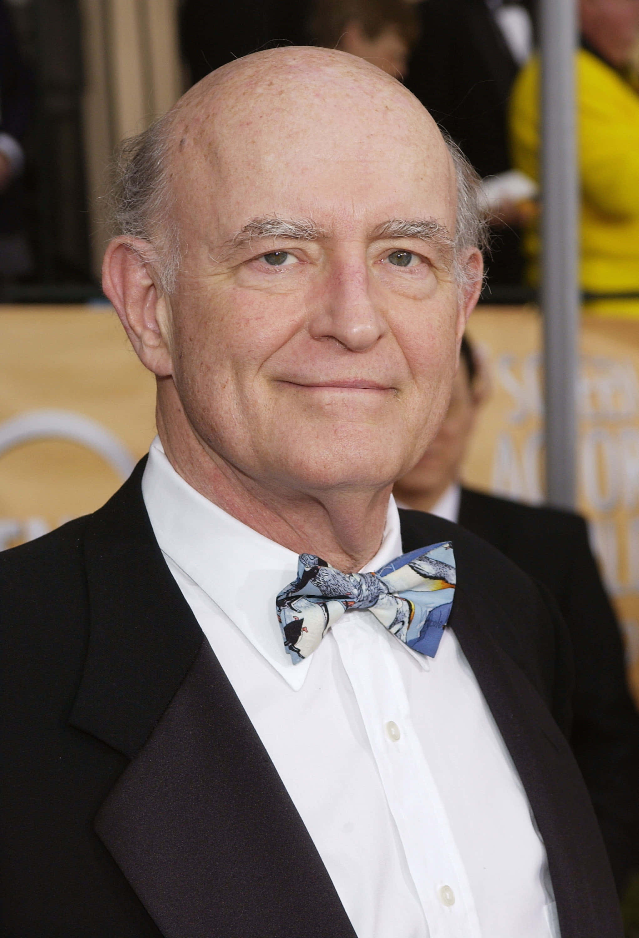 Peter Boyle, black tuxedo, patterned bow tie, 2K Phone Wallpaper