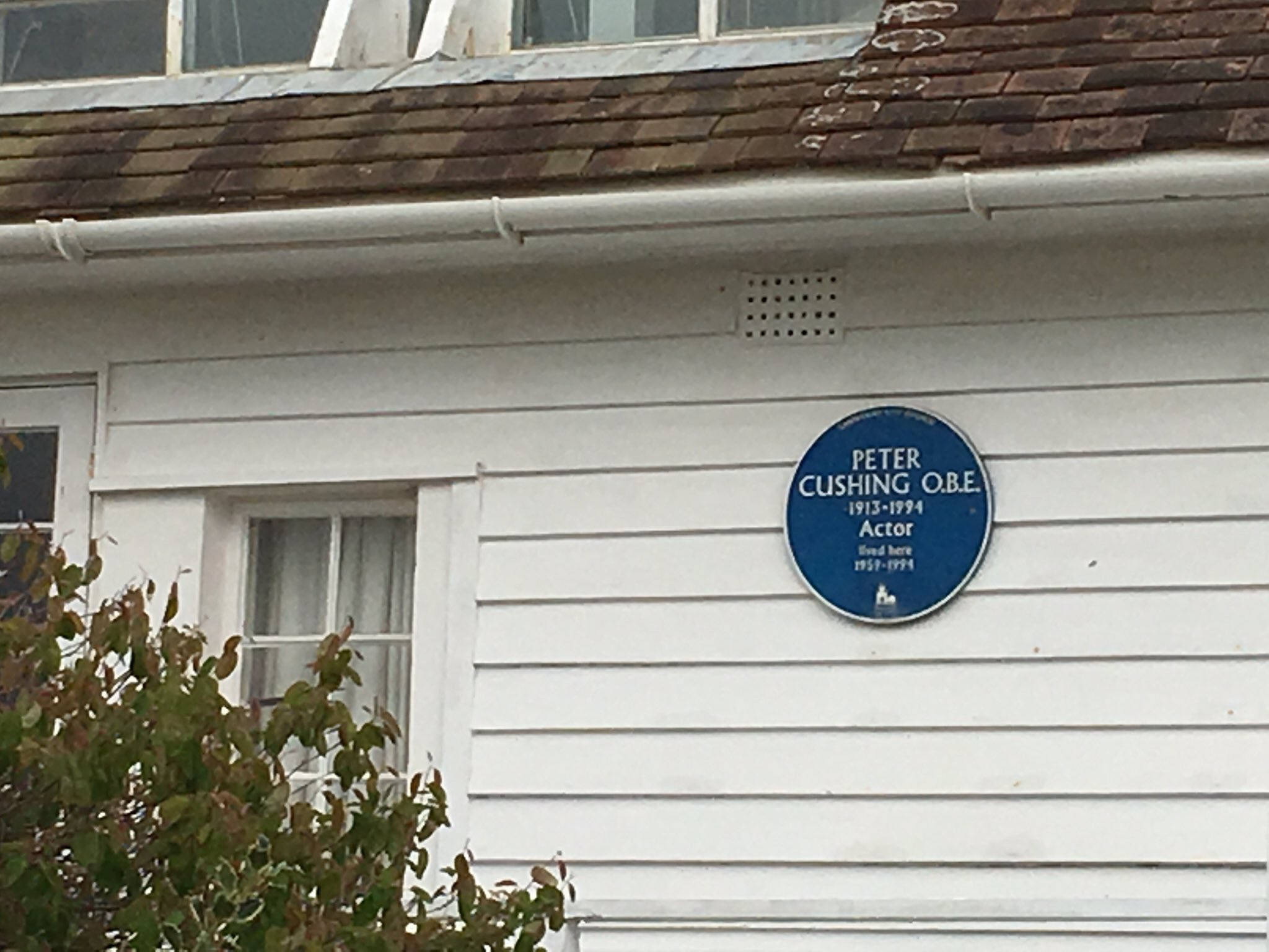 Peter Cushing, blue plaque, white clapboard wall, Full HD Desktop Wallpaper