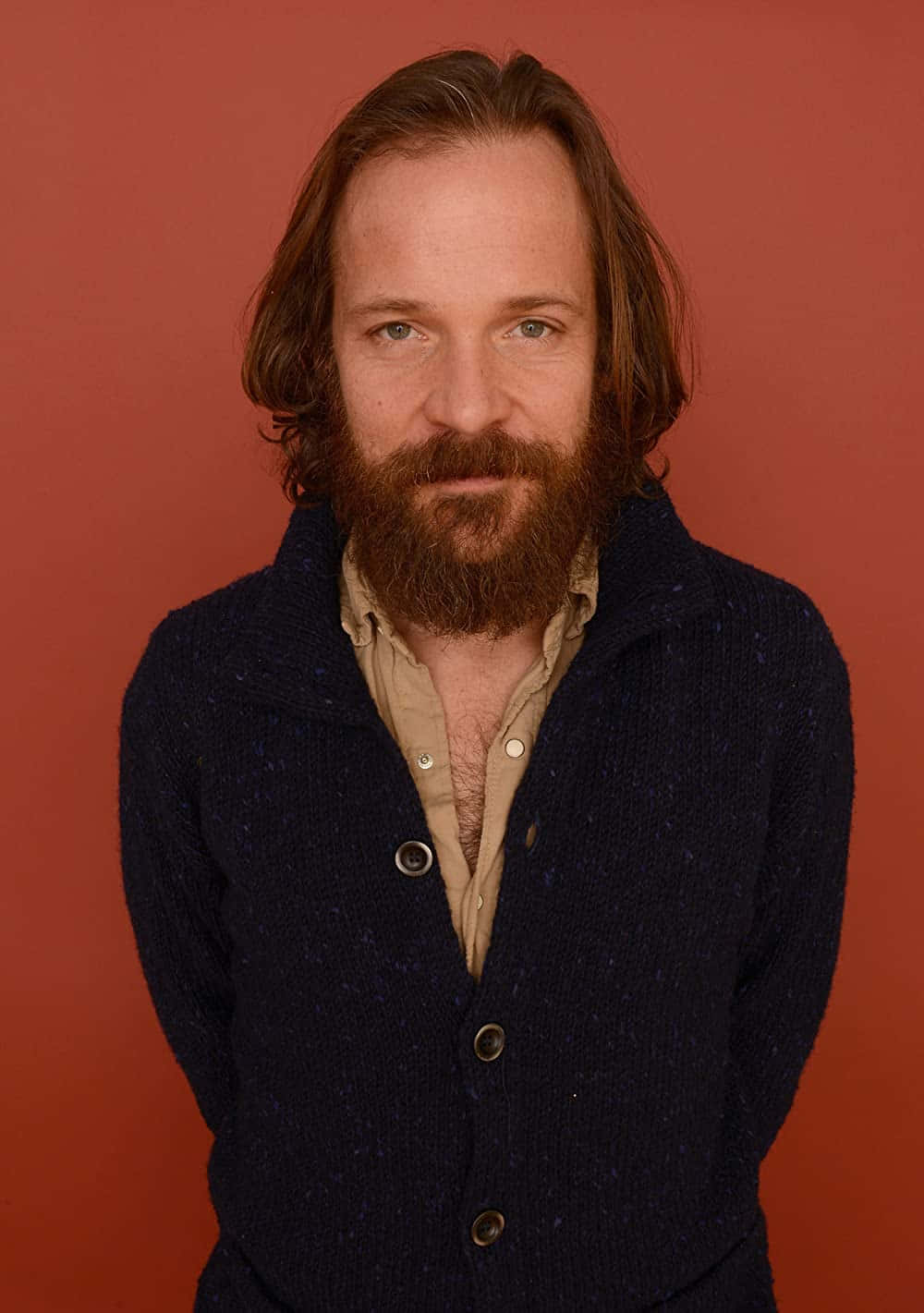 Peter Sarsgaard, navy cardigan, beige shirt, HD Phone Wallpaper