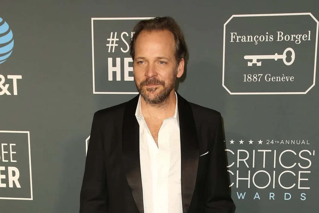 Peter Sarsgaard, black tuxedo jacket, white shirt, SD Desktop Wallpaper