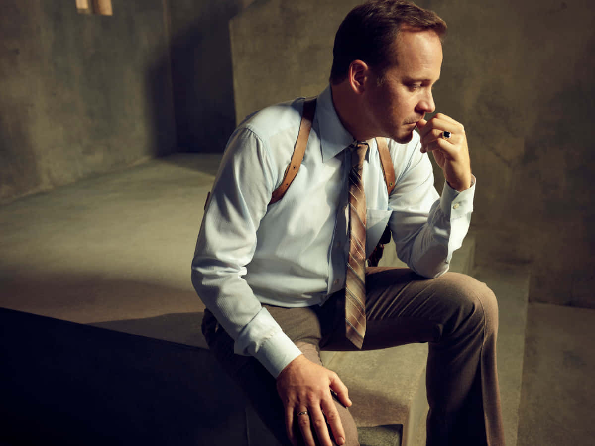 Peter Sarsgaard, light shirt, suspenders, SD Desktop Wallpaper