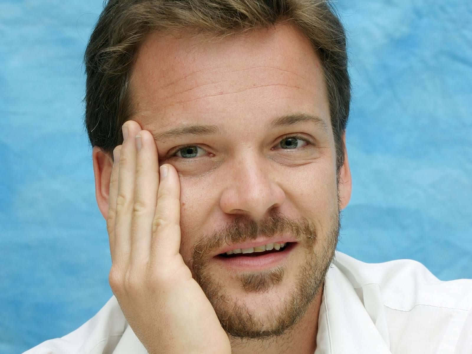 Peter Sarsgaard, textured blue background, beard, HD Desktop Wallpaper