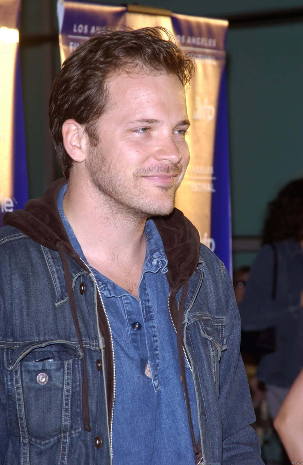 Peter Sarsgaard, denim jacket, blue shirt, HD Phone Wallpaper