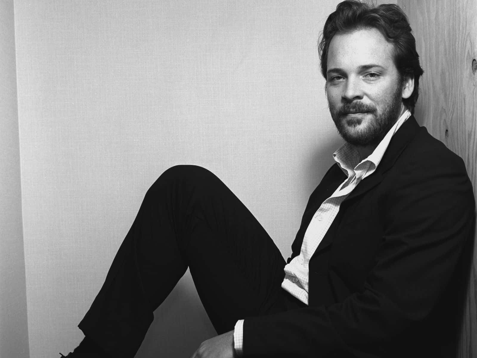 Peter Sarsgaard, black and white portrait, textured wall, HD Desktop Wallpaper
