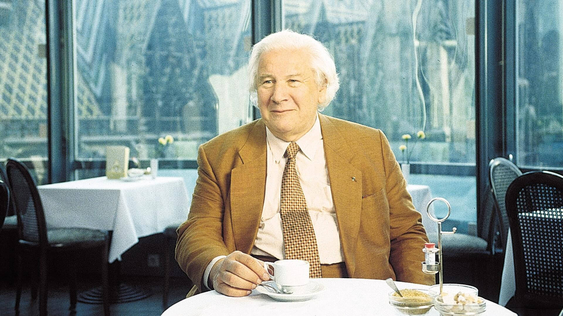 Peter Ustinov, brown suit, cafe table, Full HD Desktop Wallpaper