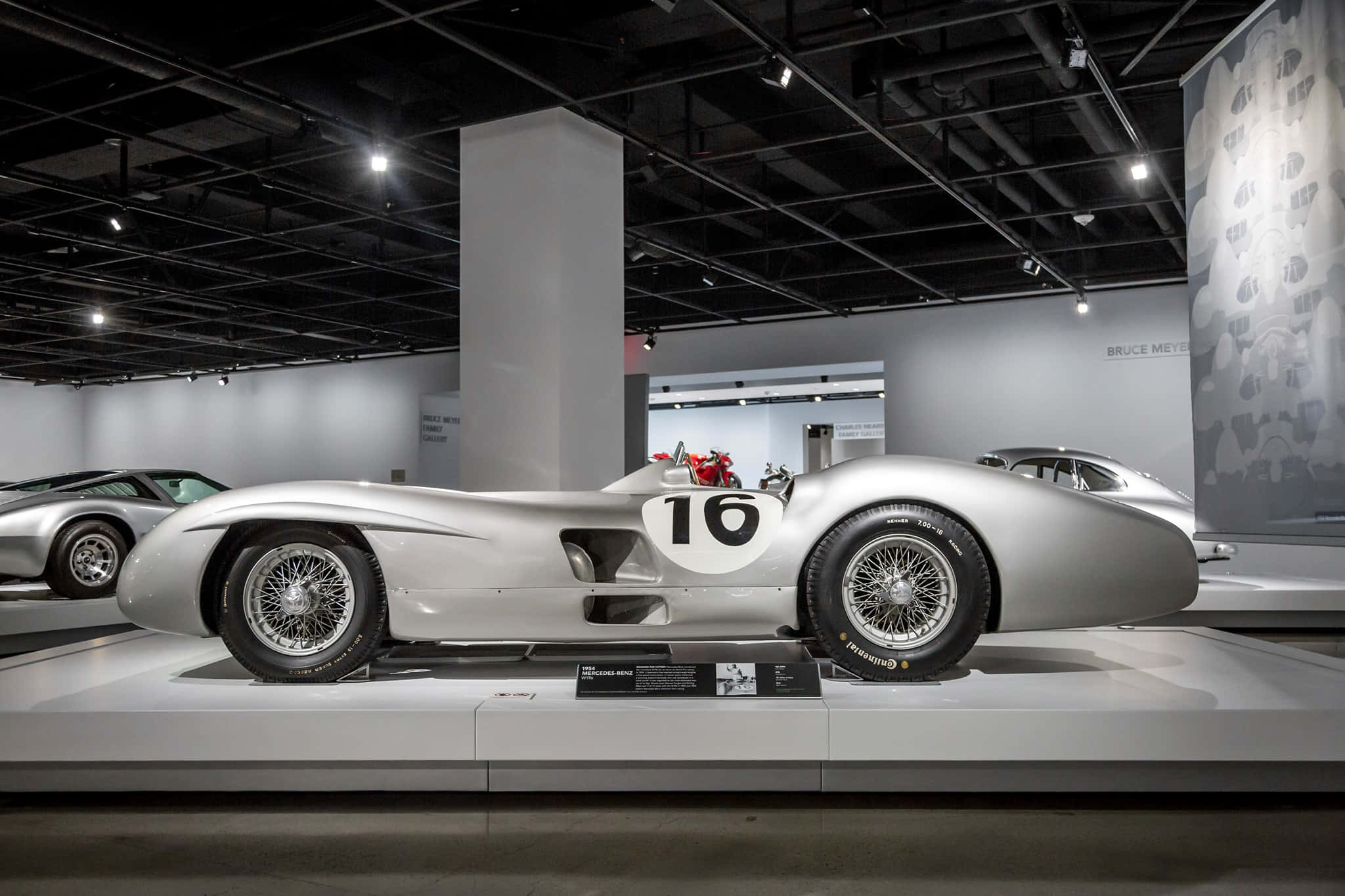 vintage racing cars, Petersen Automotive Museum, number 19, Full HD Desktop Wallpaper