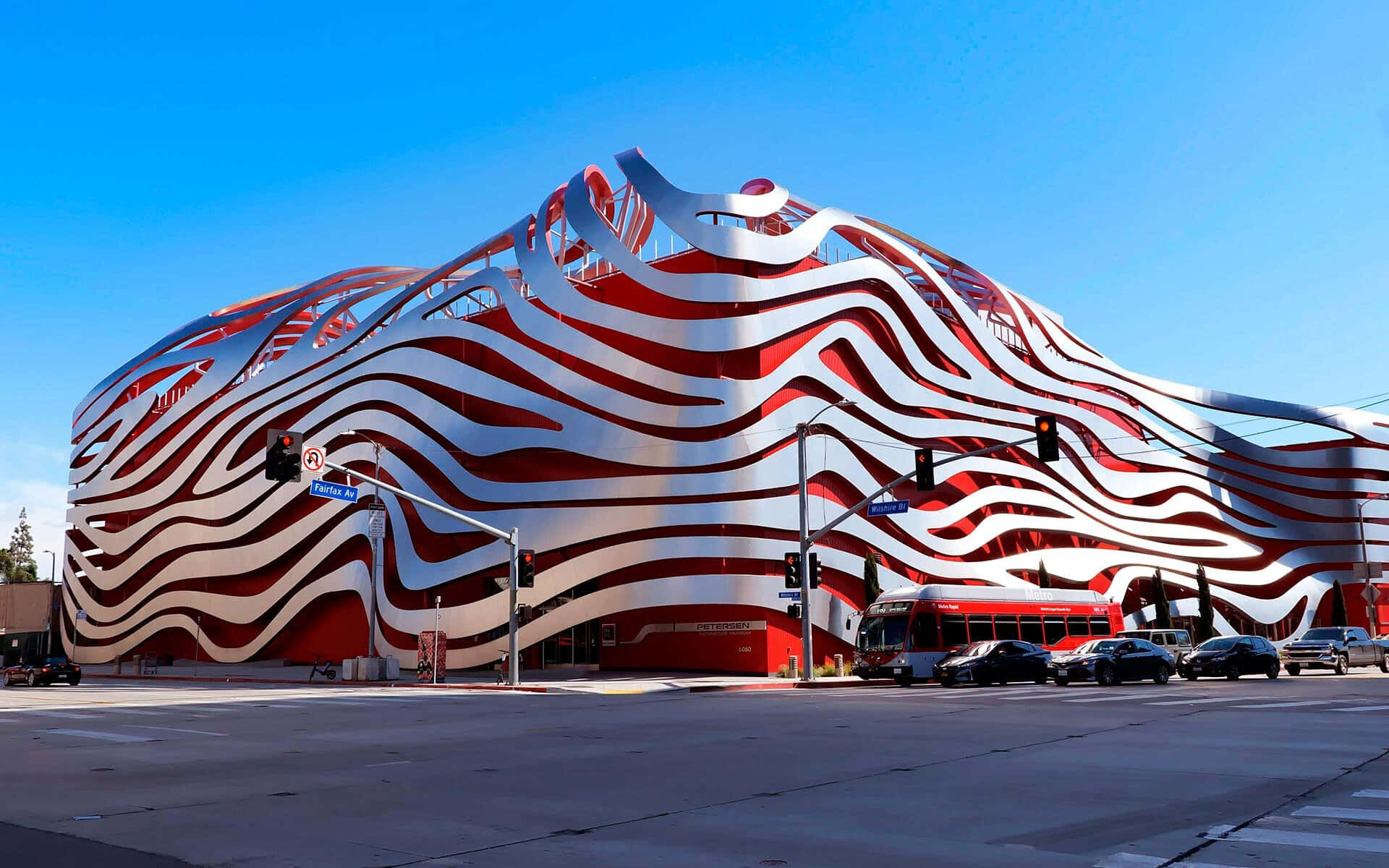 Petersen Automotive Museum, red and white wavy facade, modern building, Full HD Desktop Wallpaper