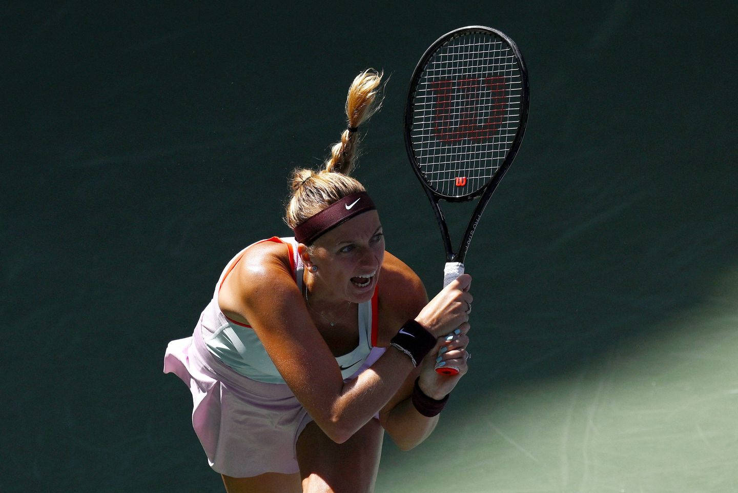 Petra Kvitova, tennis player, mid-swing, HD Desktop Wallpaper