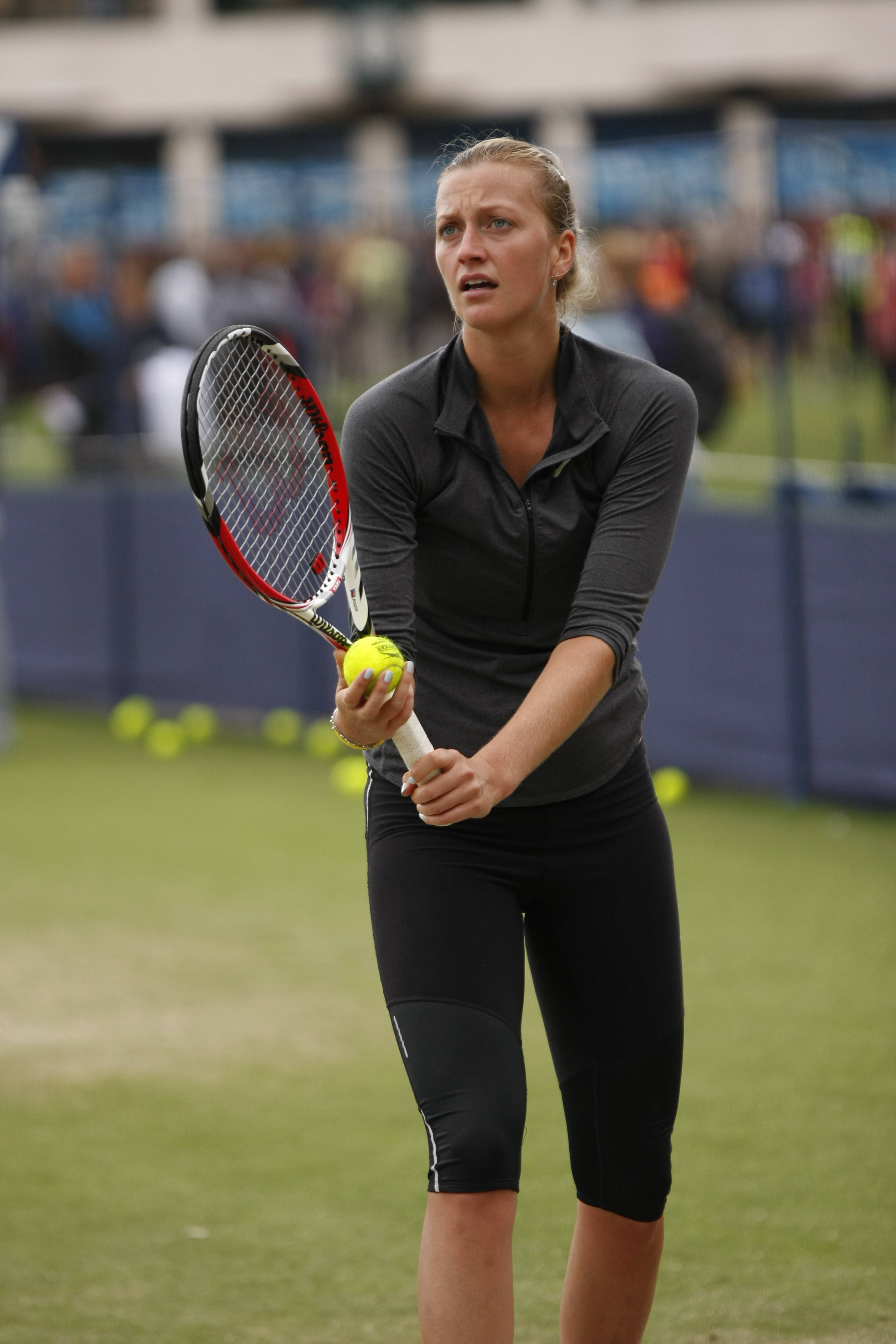 Petra Kvitova, black athletic gear, grass court, 4K Phone Wallpaper