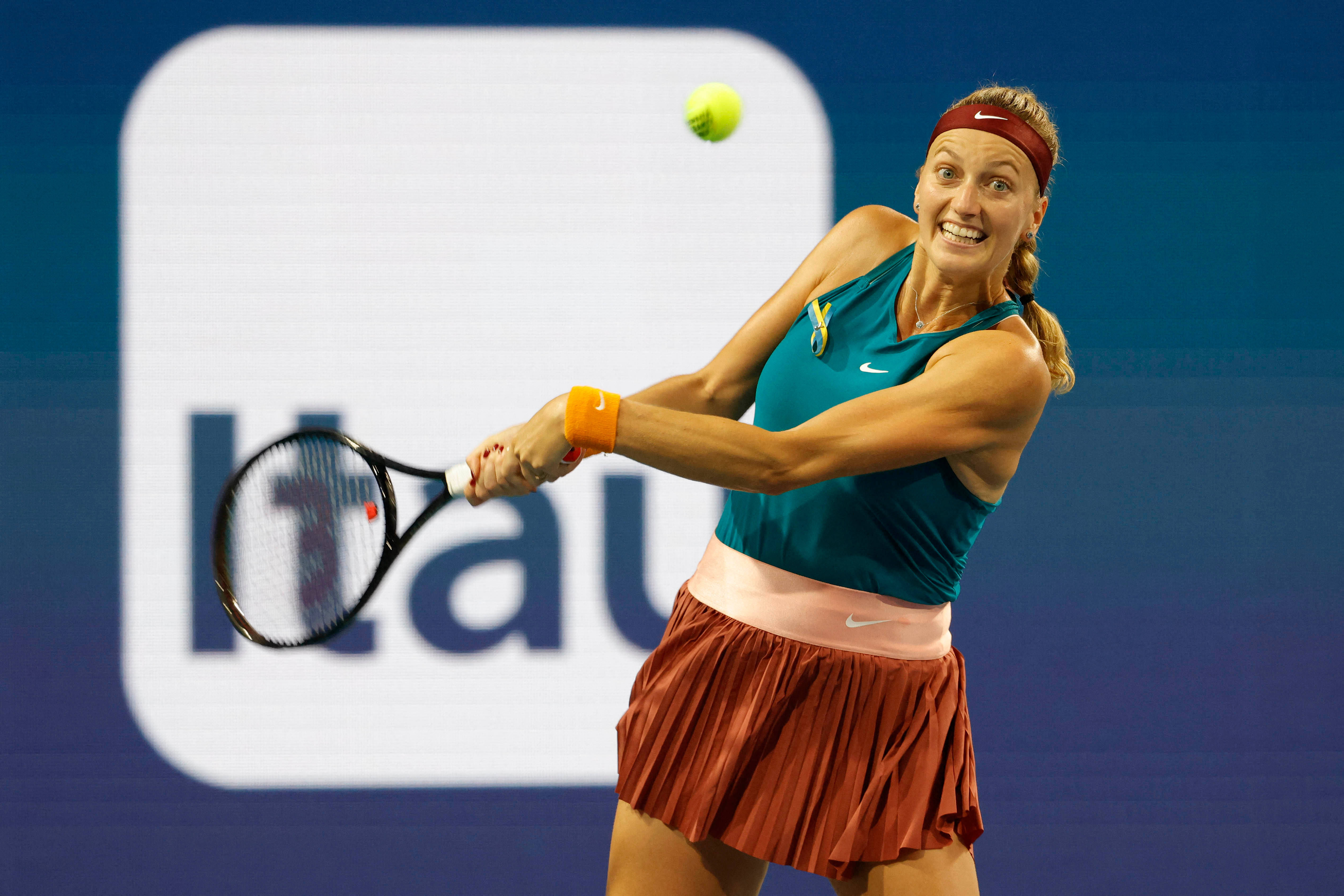Petra Kvitova, bright yellow ball, blue court backdrop, 4K Desktop Wallpaper