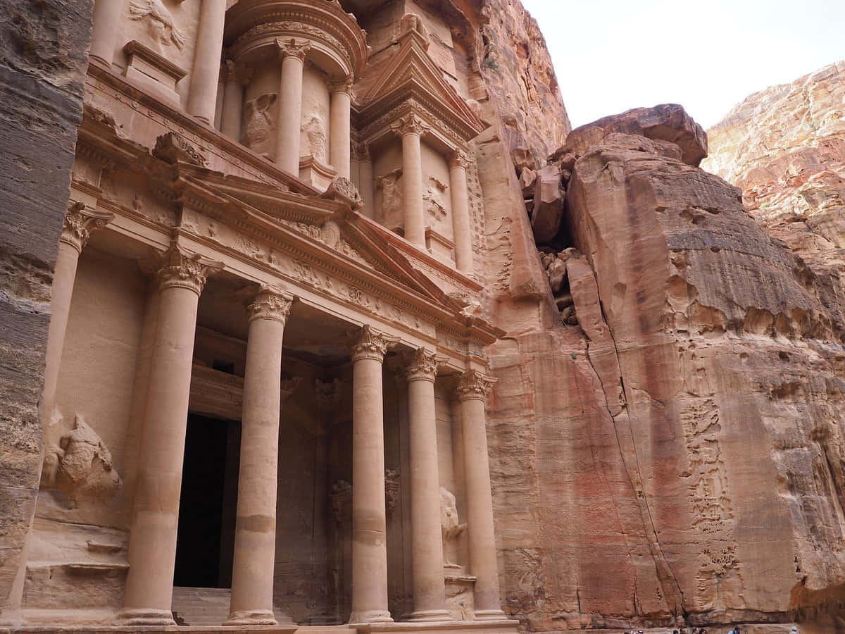 Petra, rose-hued sandstone cliffs, ancient temple, SD Desktop Wallpaper