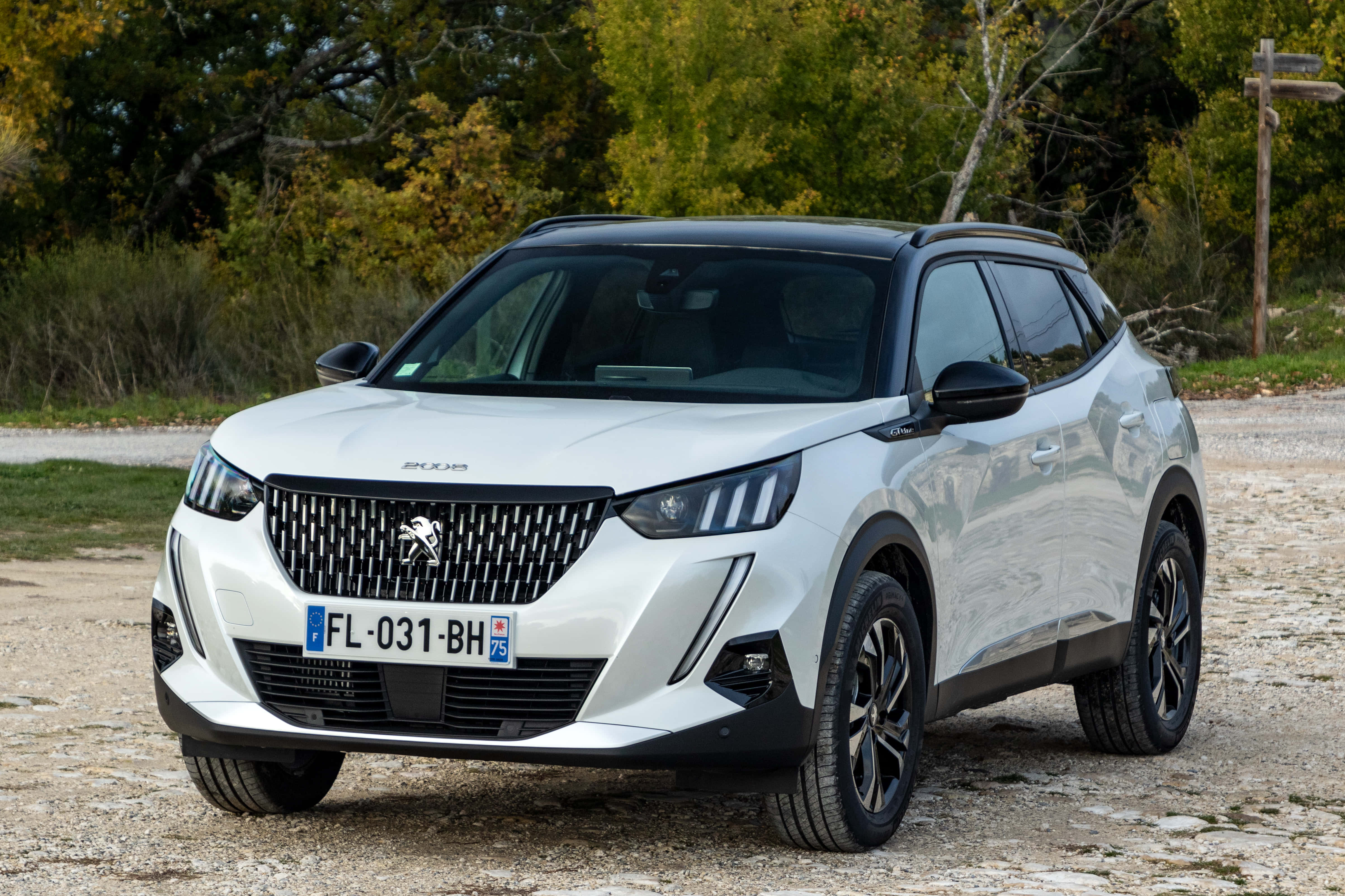 Peugeot 2008, sleek white, gravel path, 4K Desktop Wallpaper