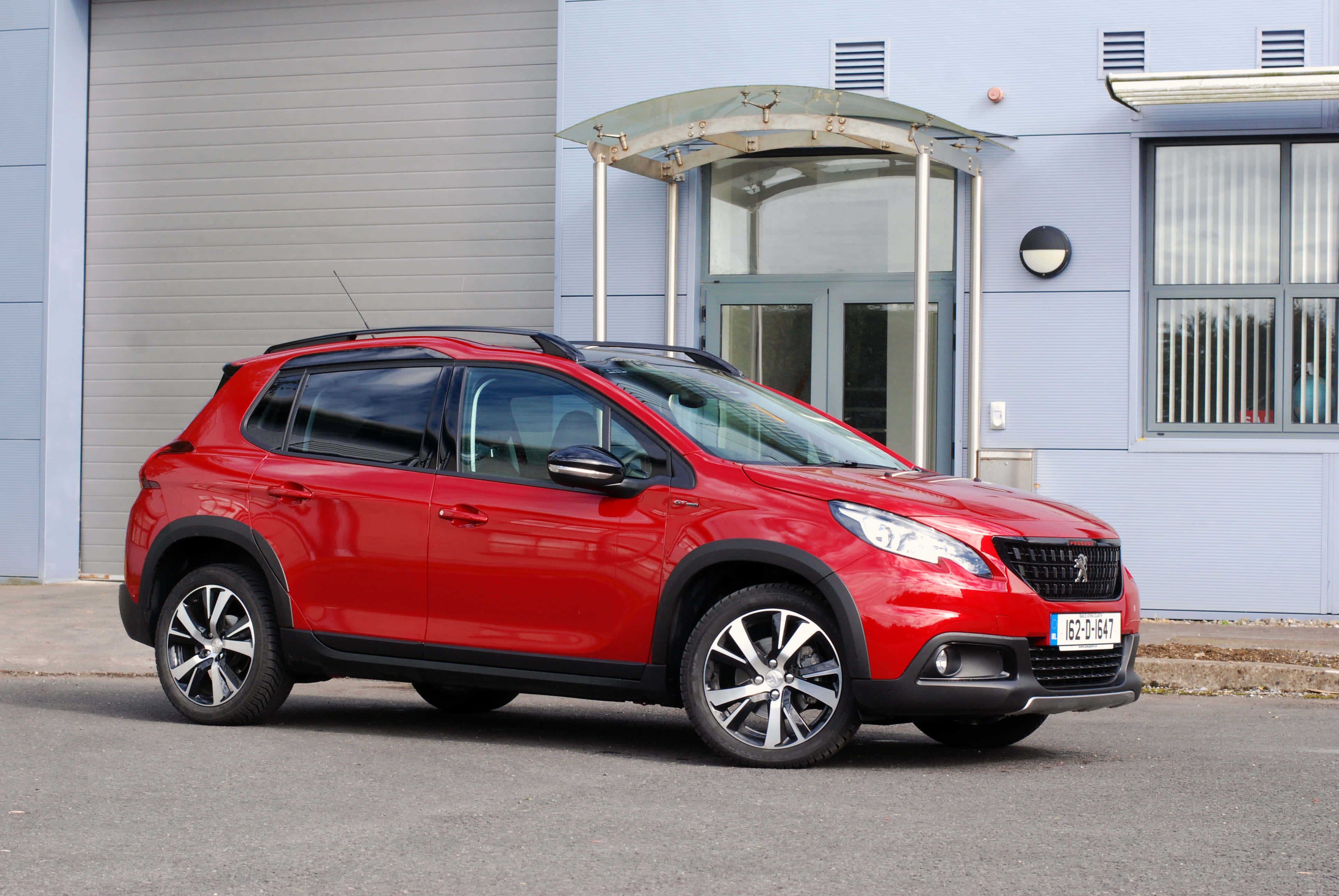 Peugeot 2008, vibrant red, modern light blue building, 4K Desktop Wallpaper