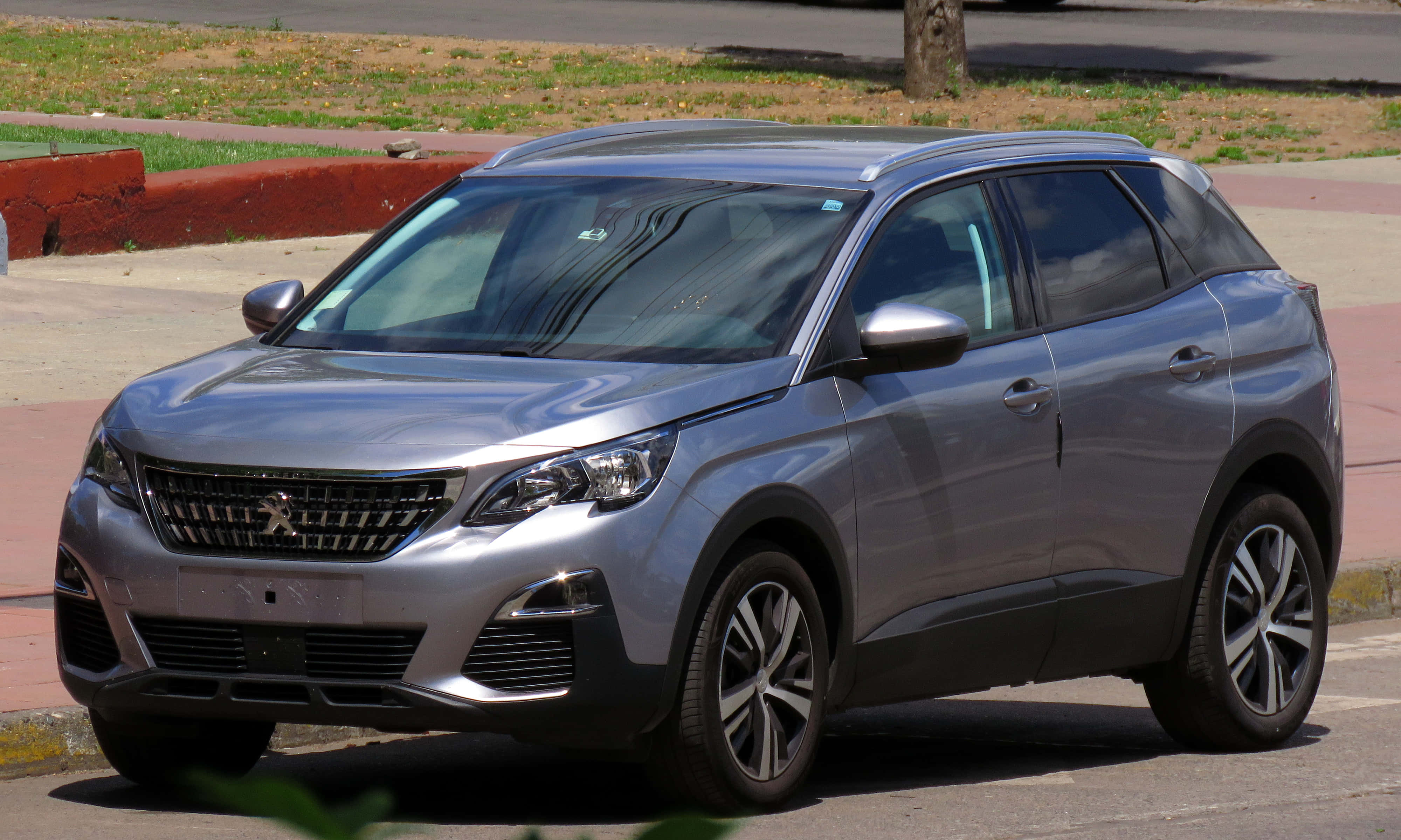 Peugeot 3008, silver, sunlit urban street, 4K Desktop Wallpaper