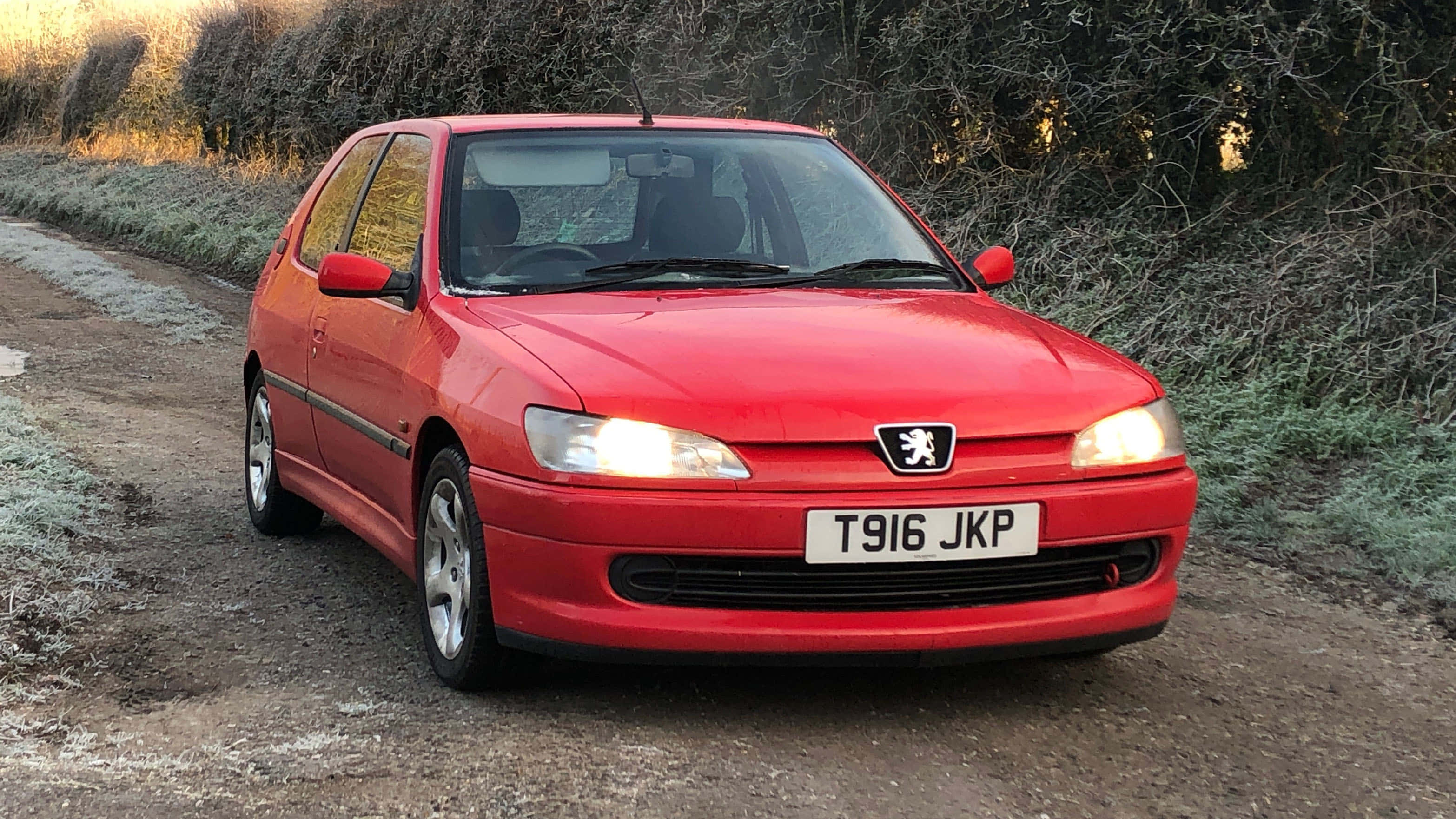 Peugeot 306, vibrant red, hatchback, 2K Desktop Wallpaper