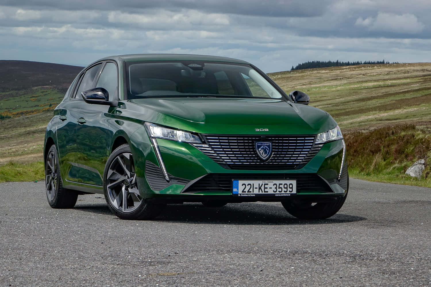 Peugeot 308, sleek green, sedan, HD Desktop Wallpaper