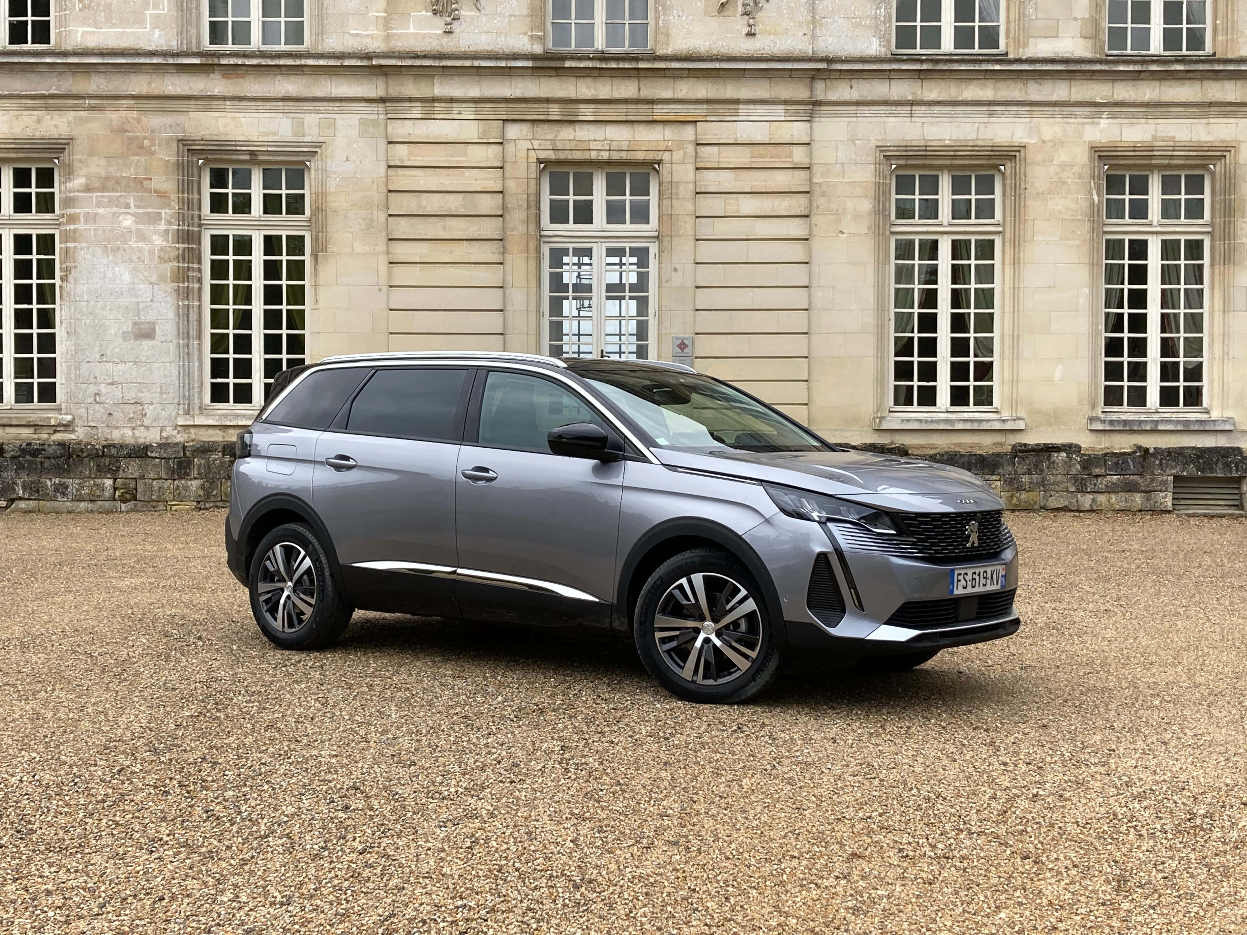 Peugeot 5008, sleek silver SUV, gravel, 4K Desktop Wallpaper